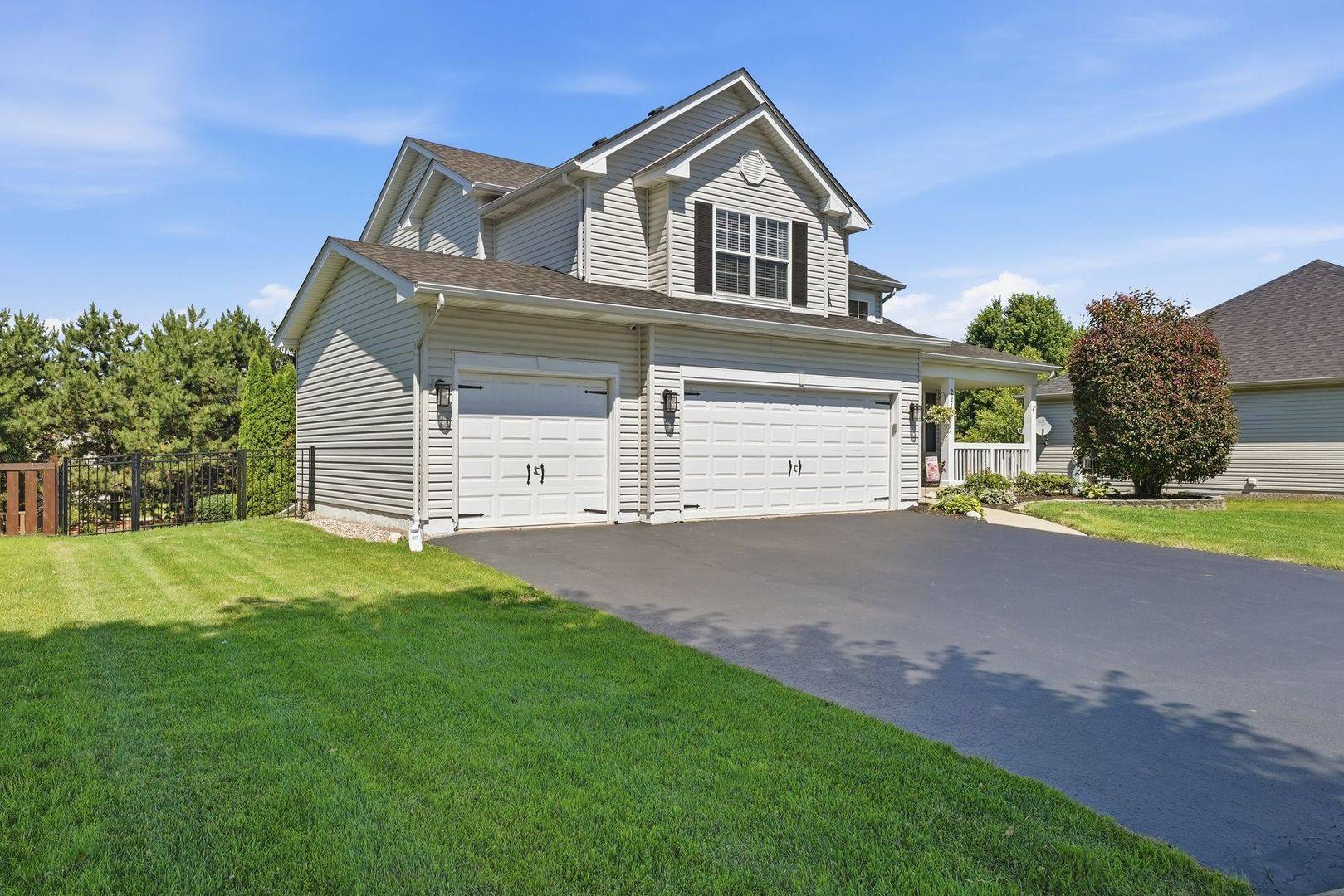 2213 Roaring Creek DR, Aurora, IL 60503