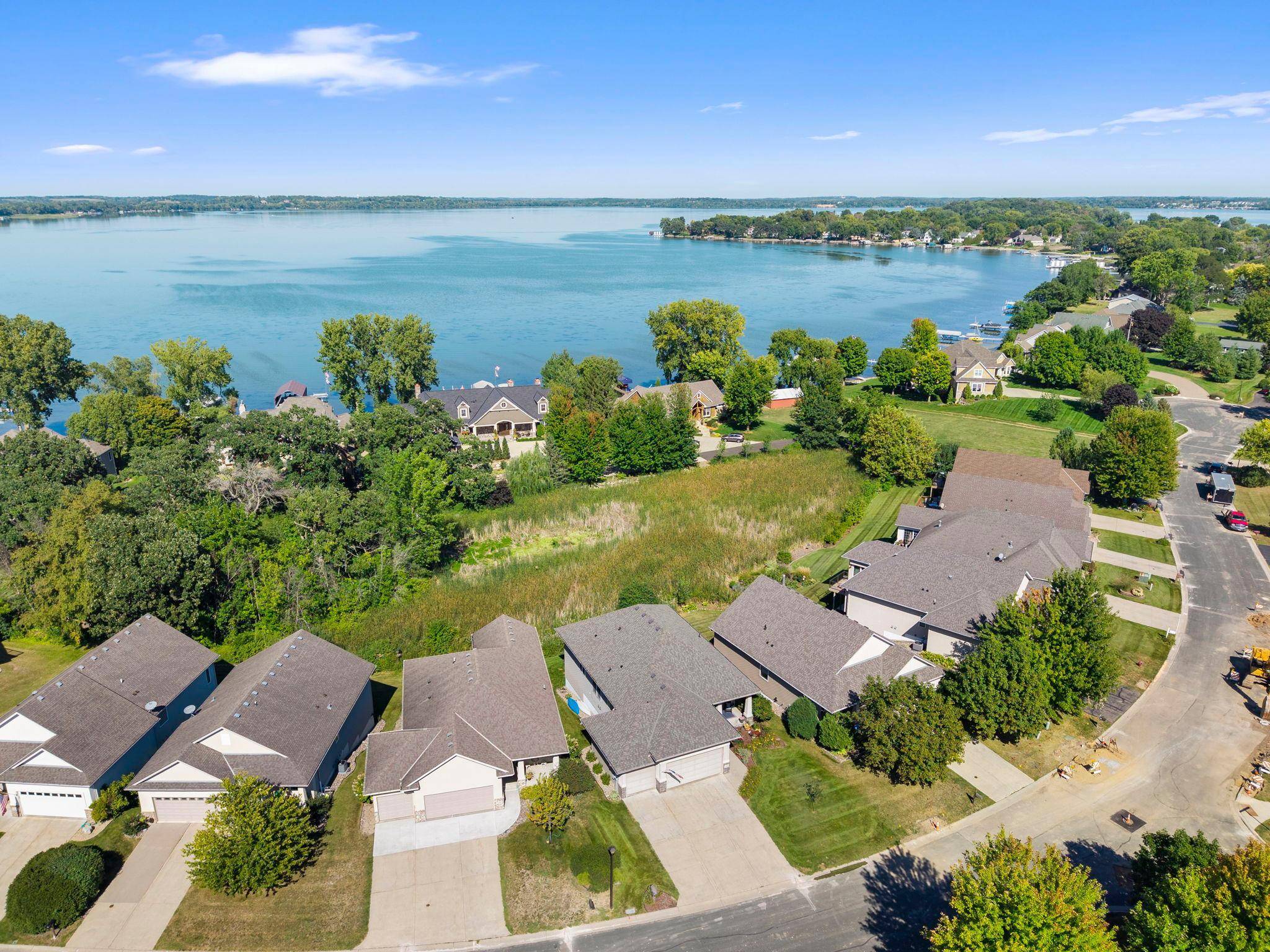 1404 Beachcomber BLVD, Waconia, MN 55387