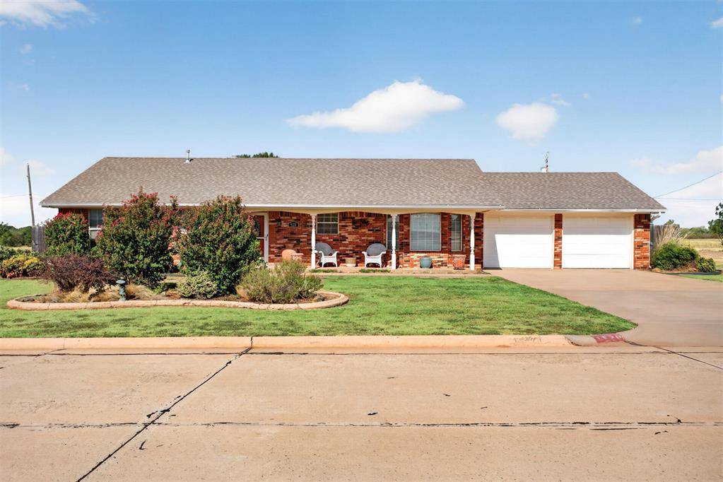 920 McDonald TER, Cordell, OK 73632