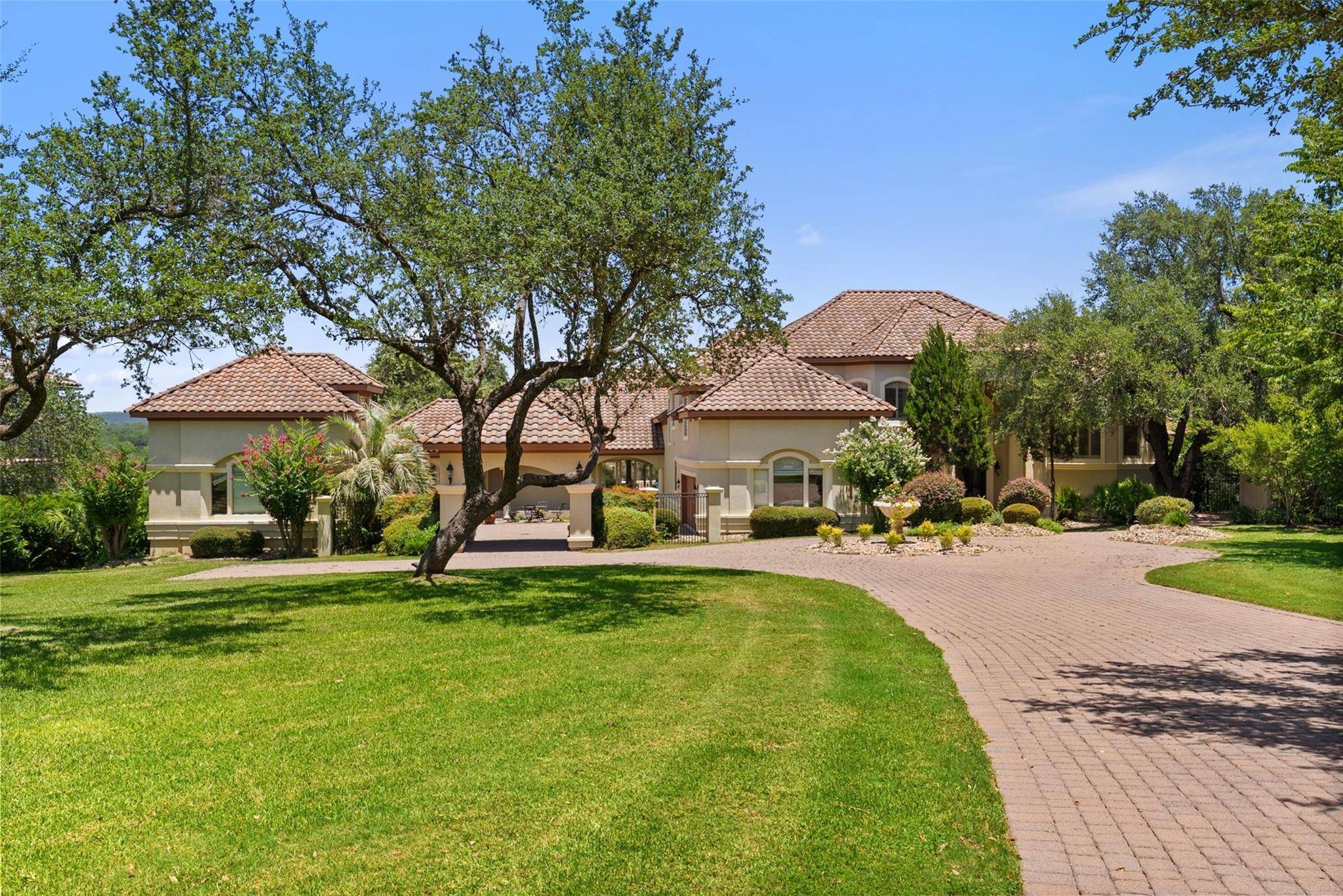 2901 Cliff PT, Spicewood, TX 78669
