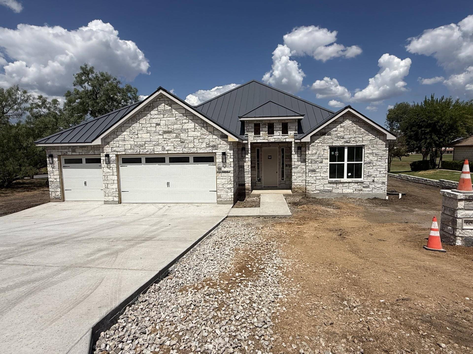 604 Hi Circle South DR, Horseshoe Bay, TX 78657
