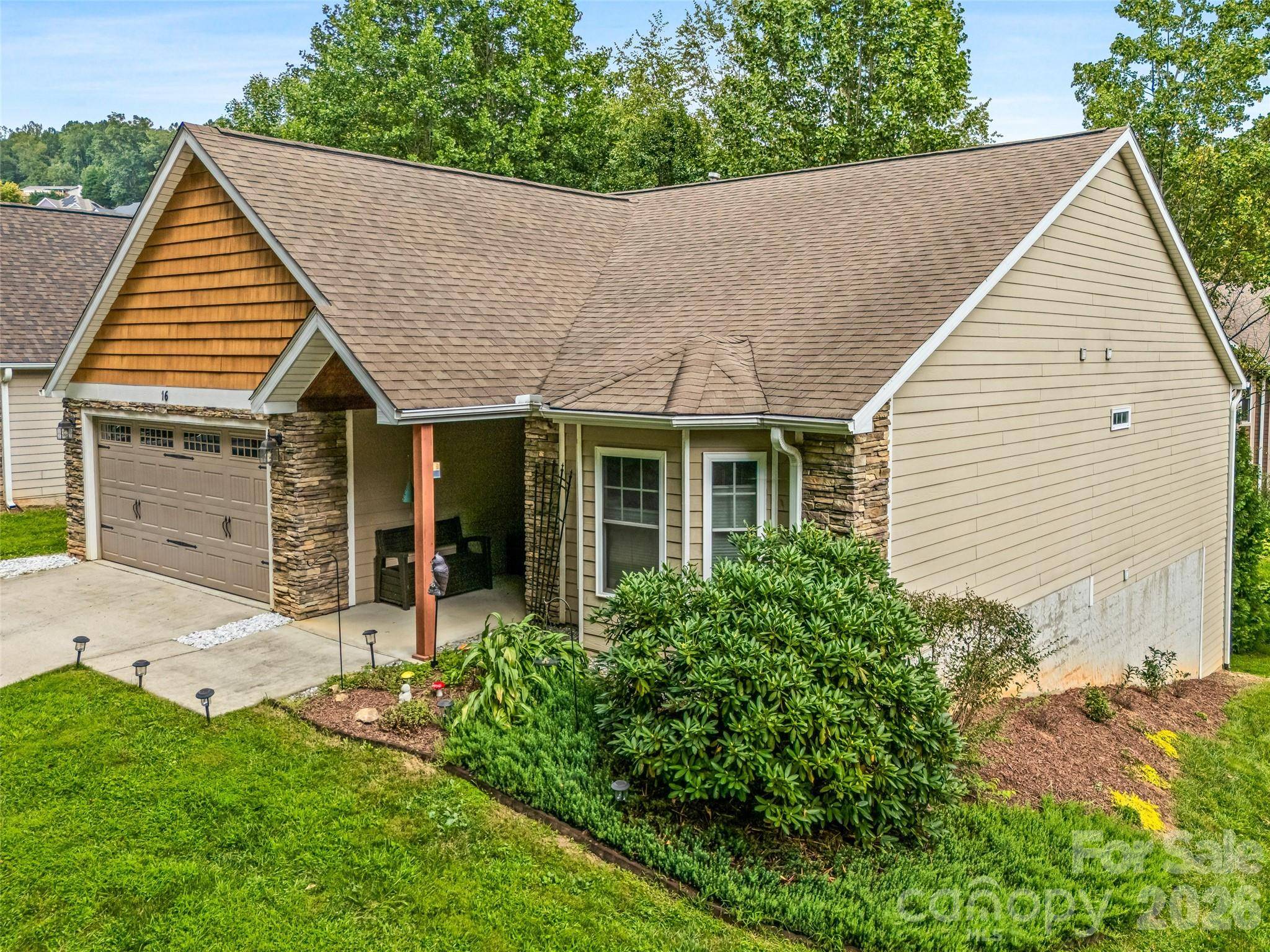 16 Jennlynn DR, Arden, NC 28704