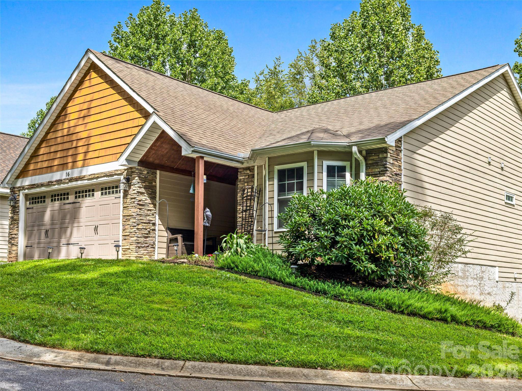 16 Jennlynn DR, Arden, NC 28704