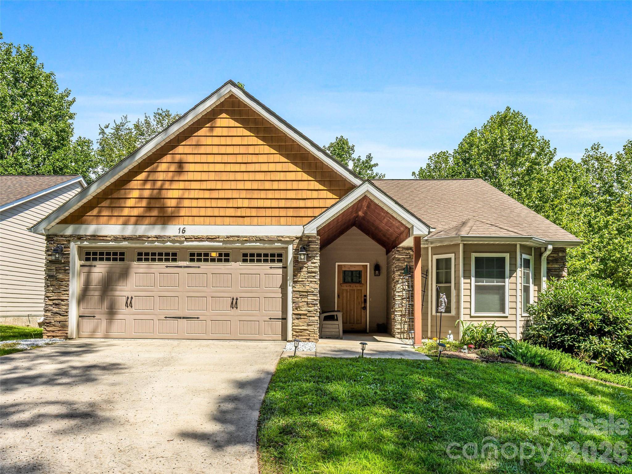 16 Jennlynn DR, Arden, NC 28704