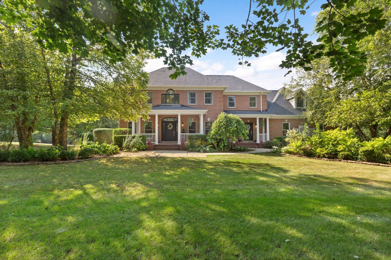 6N004 Westwood LN, St. Charles, IL 60175