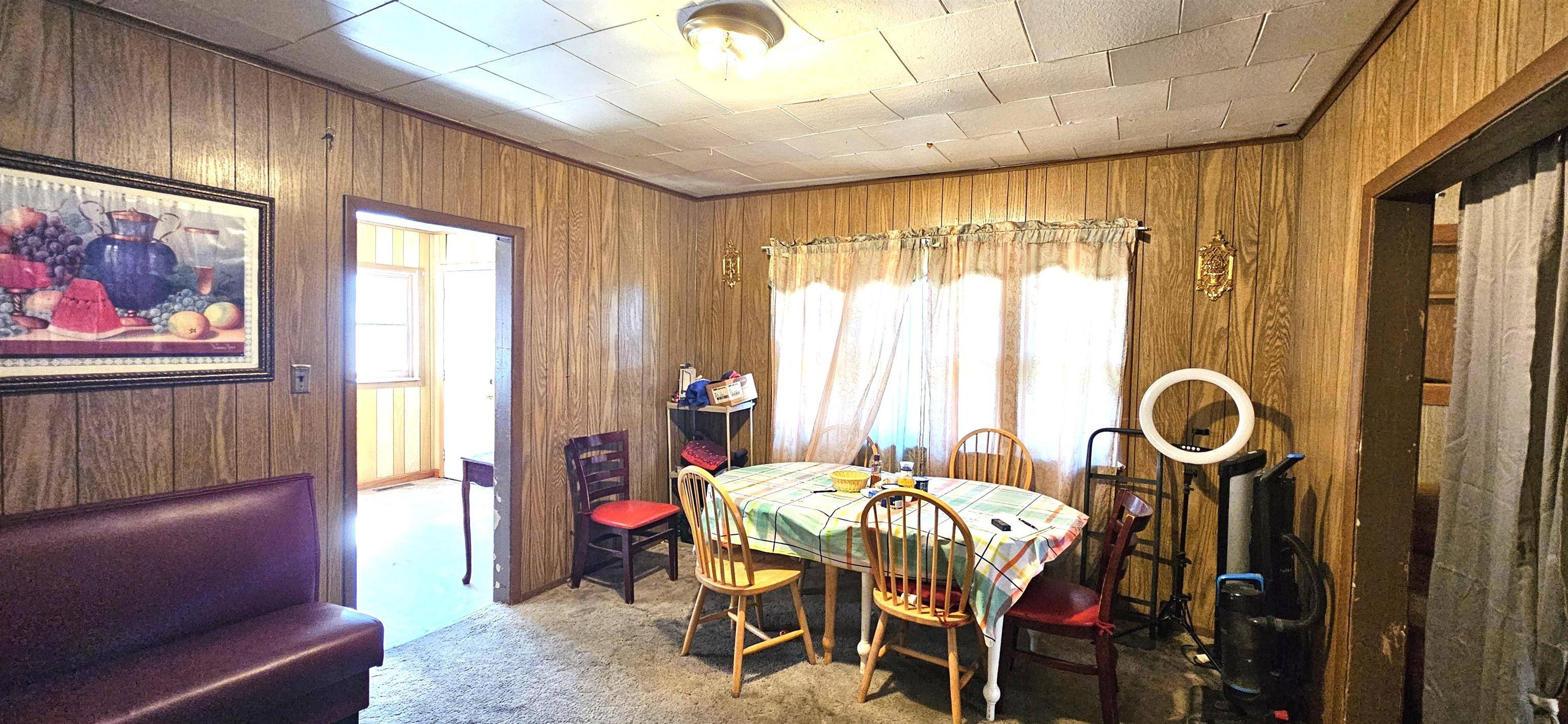 1320 N Summit St, Arkansas City, KS 67005