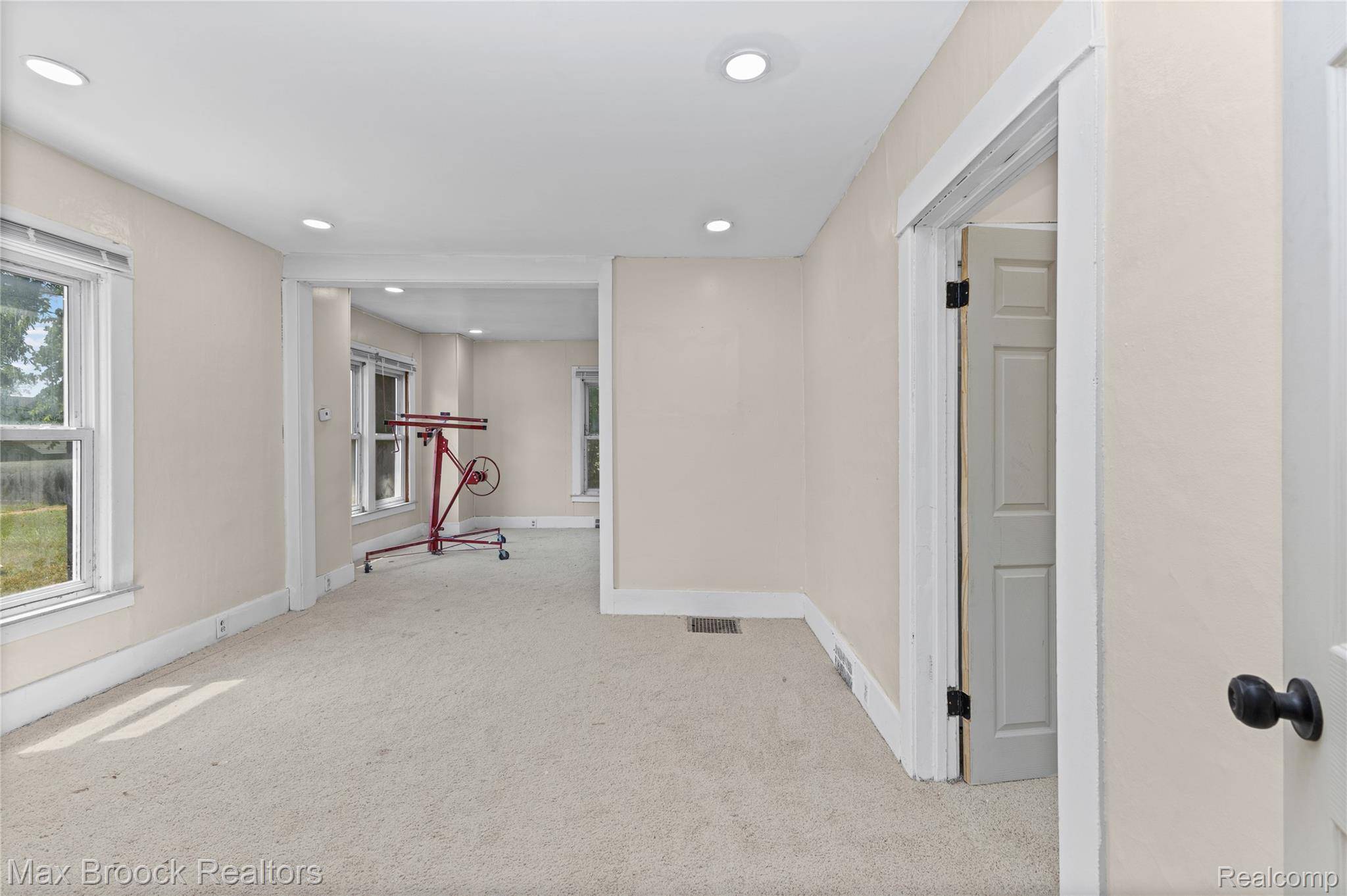 268 S Paddock ST, Pontiac, MI 48342
