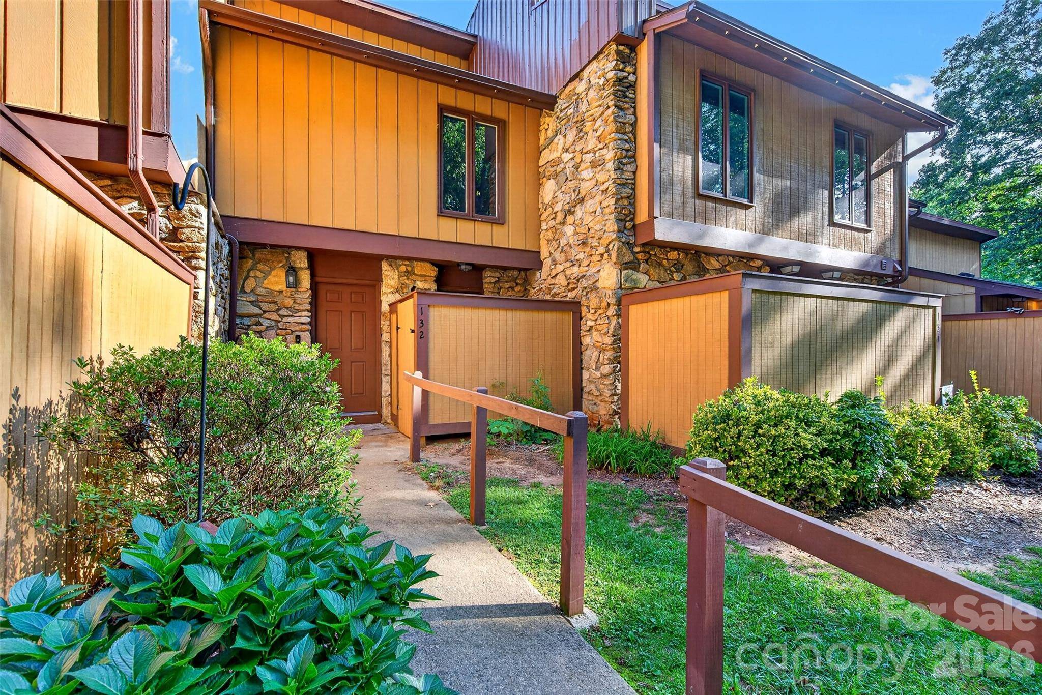 132 Colony DR, Arden, NC 28704