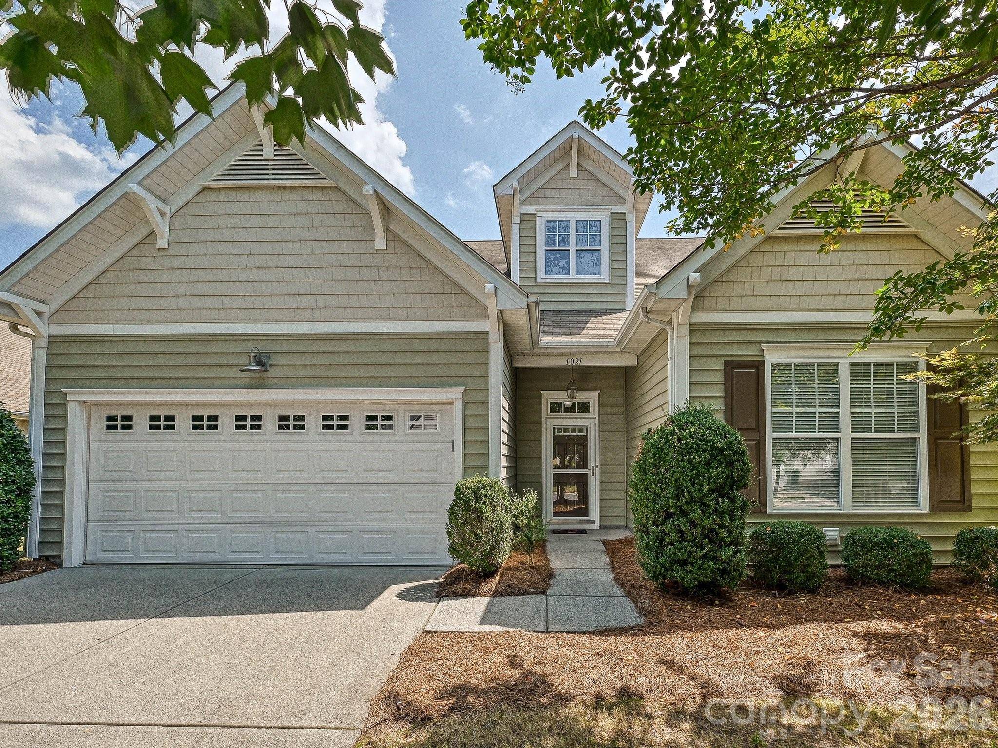 1021 Knob Creek LN, Tega Cay, SC 29708