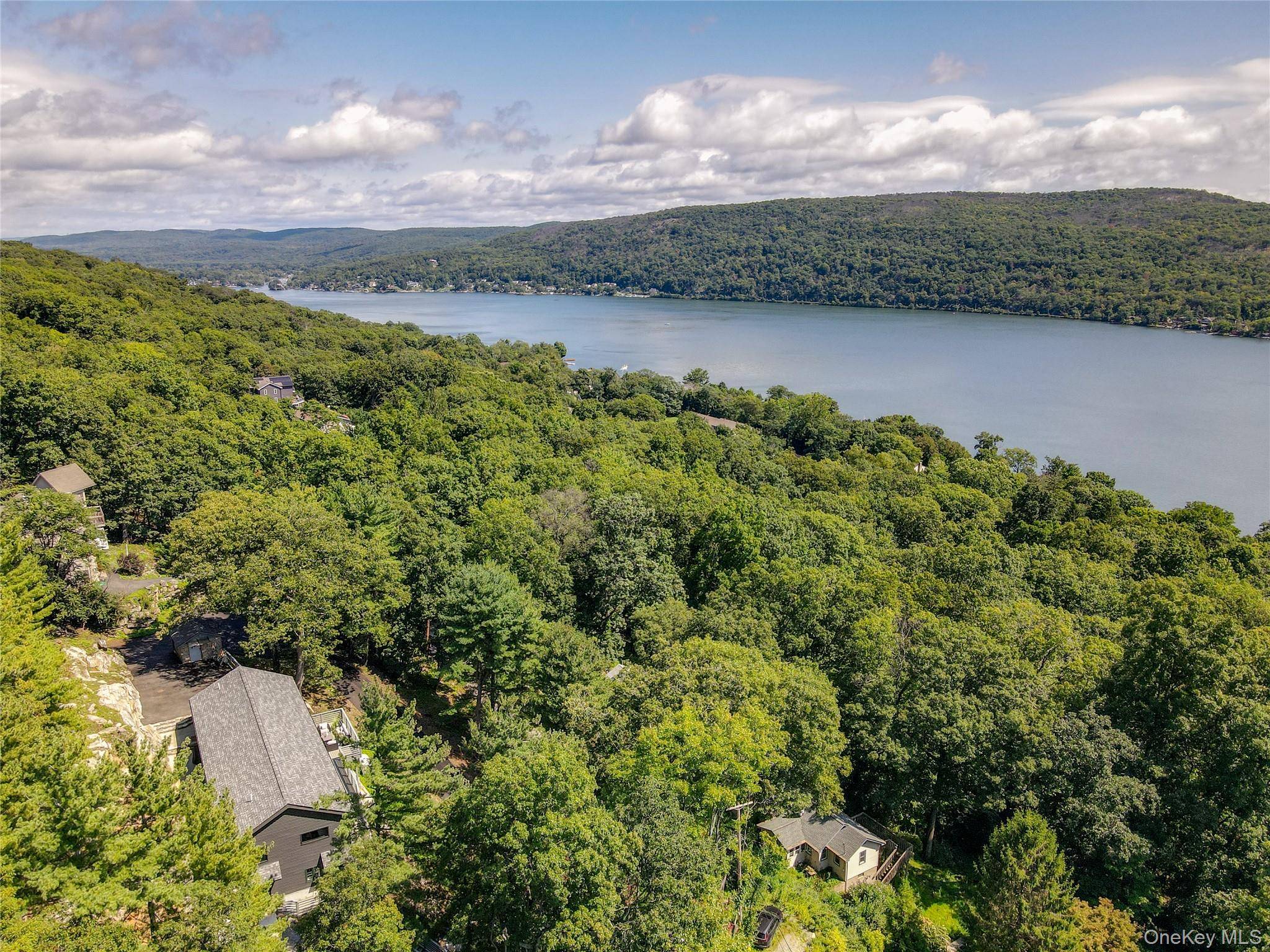 87 Blueberry HL, Greenwood Lake, NY 10925