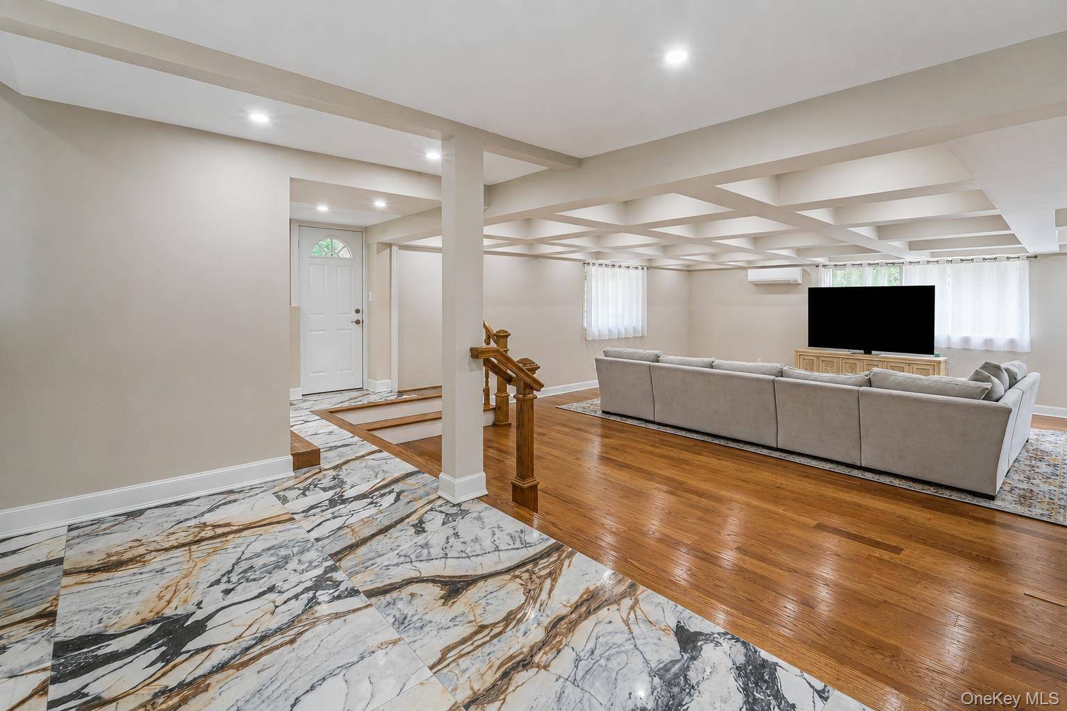 29 Hillside LN, Syosset, NY 11791