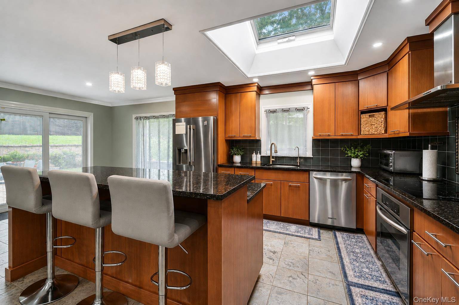29 Hillside LN, Syosset, NY 11791