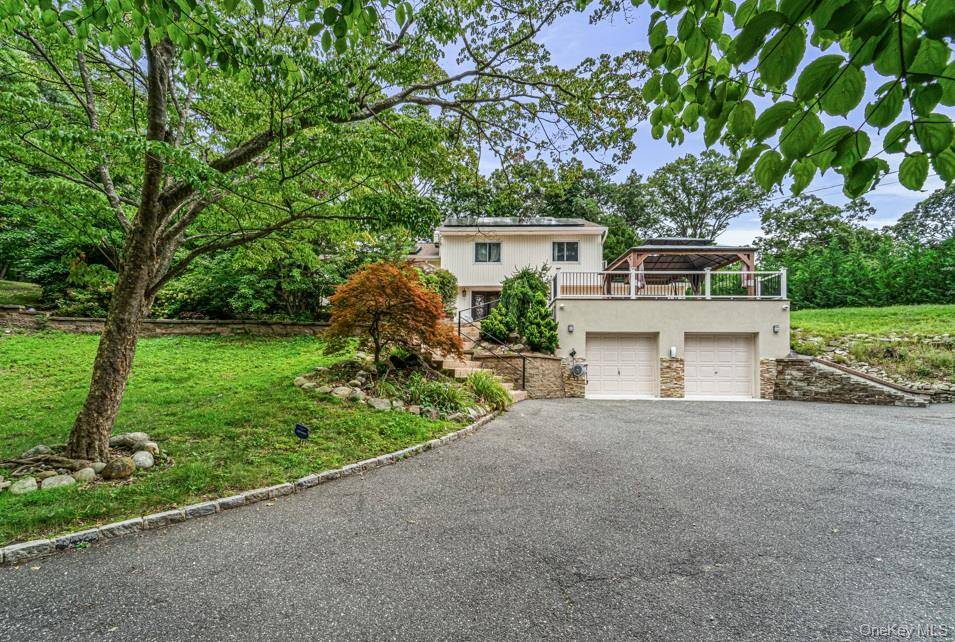 29 Hillside LN, Syosset, NY 11791
