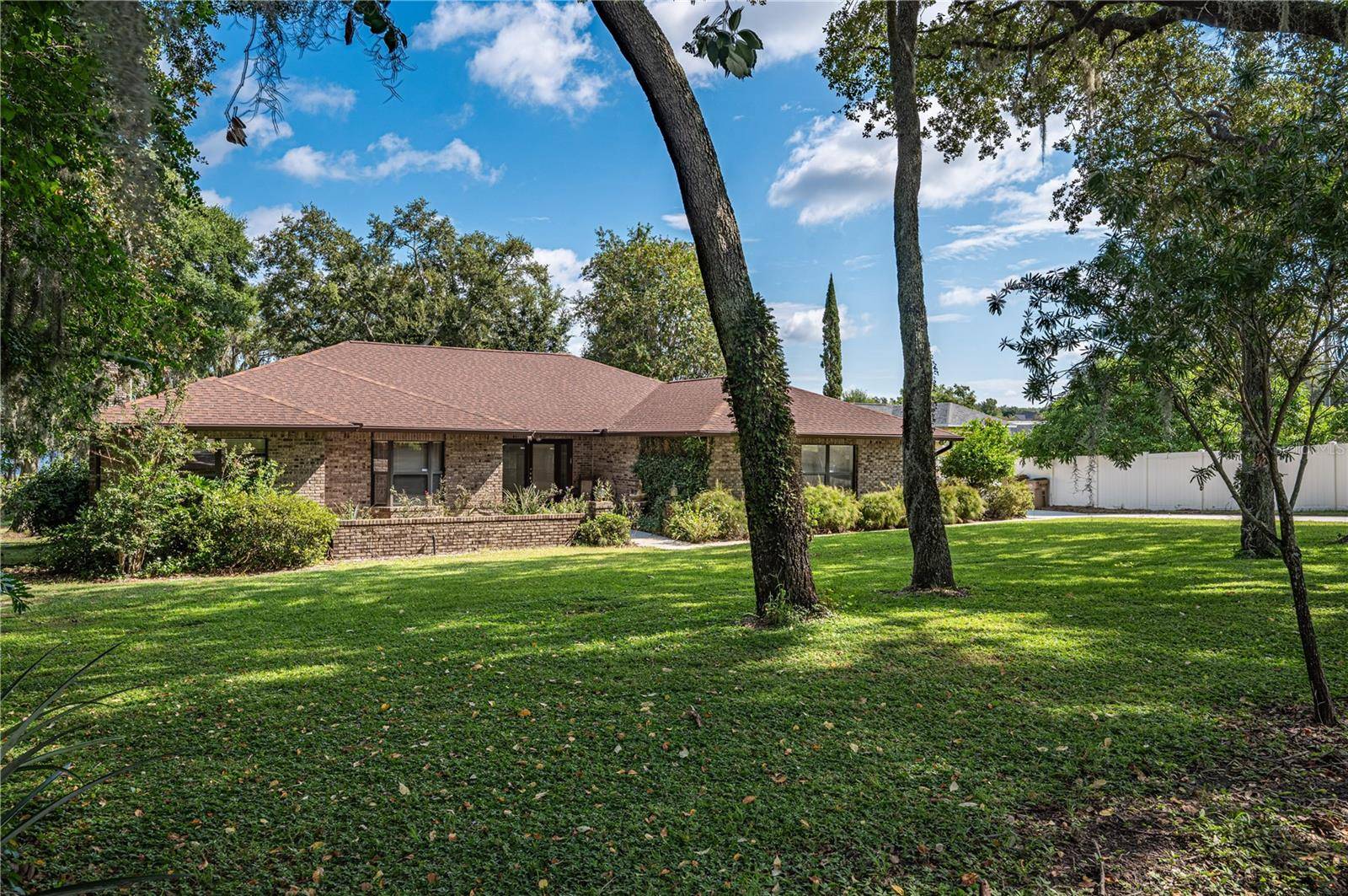 10551 LAKESHORE DR, Clermont, FL 34711