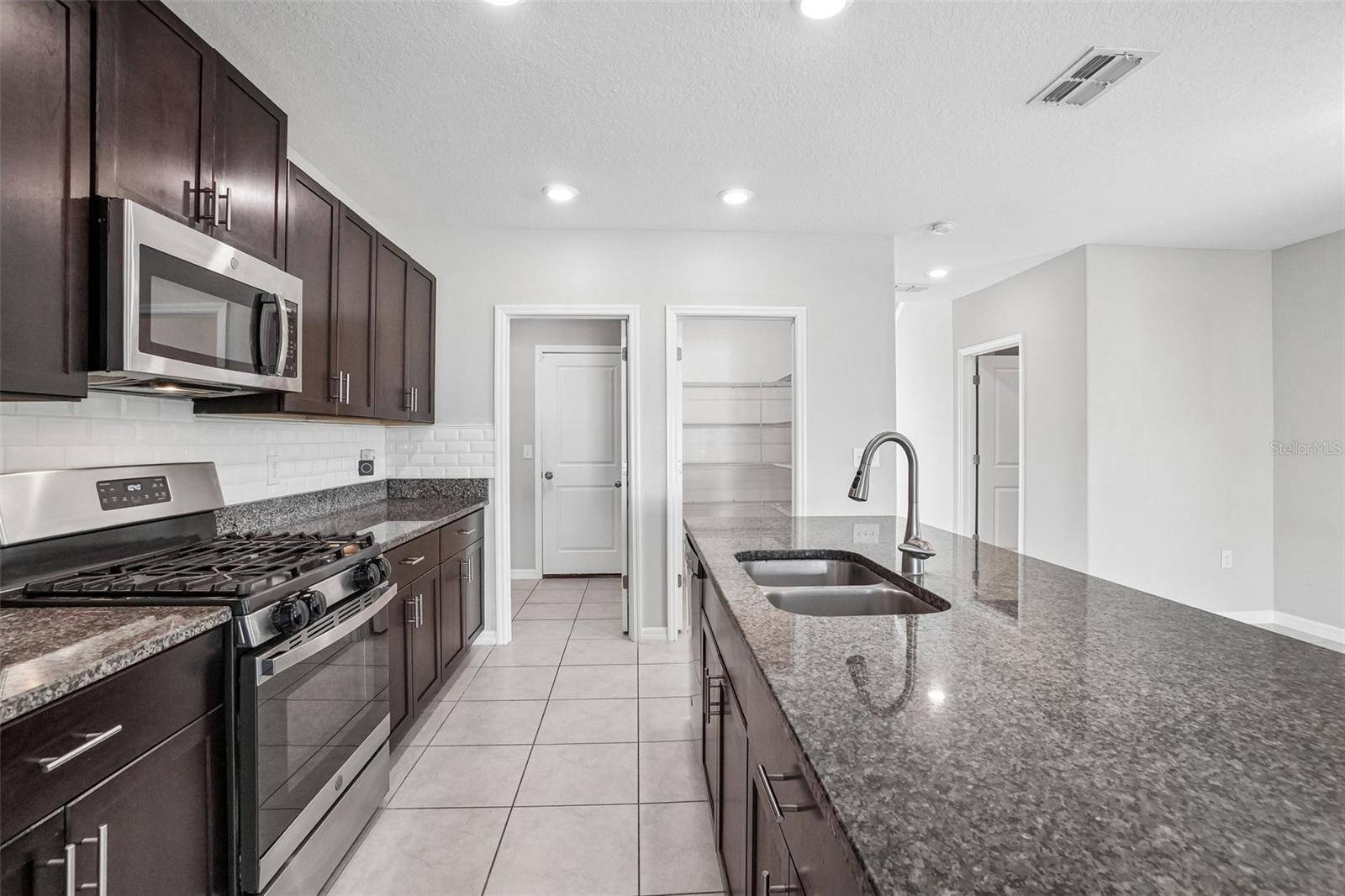 9663 CHANNING HILL DR, Sun City Center, FL 33573