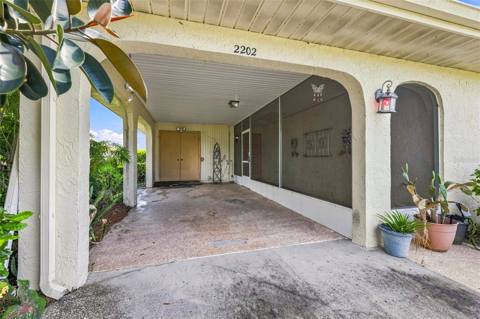 2202 HIGHCLERE CIR #2202, Sun City Center, FL 33573