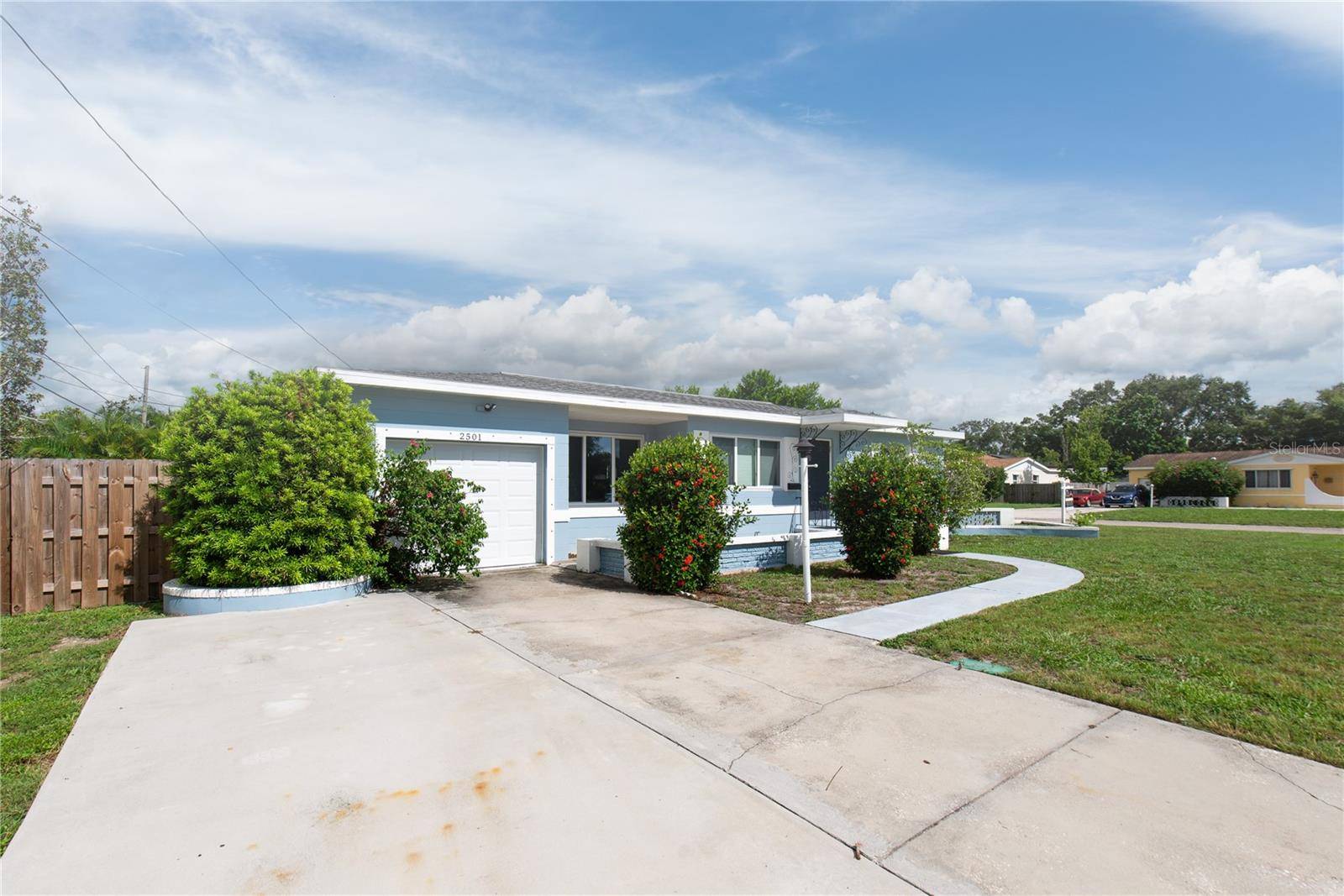2501 LESLEE LAKE DR N, St Petersburg, FL 33713