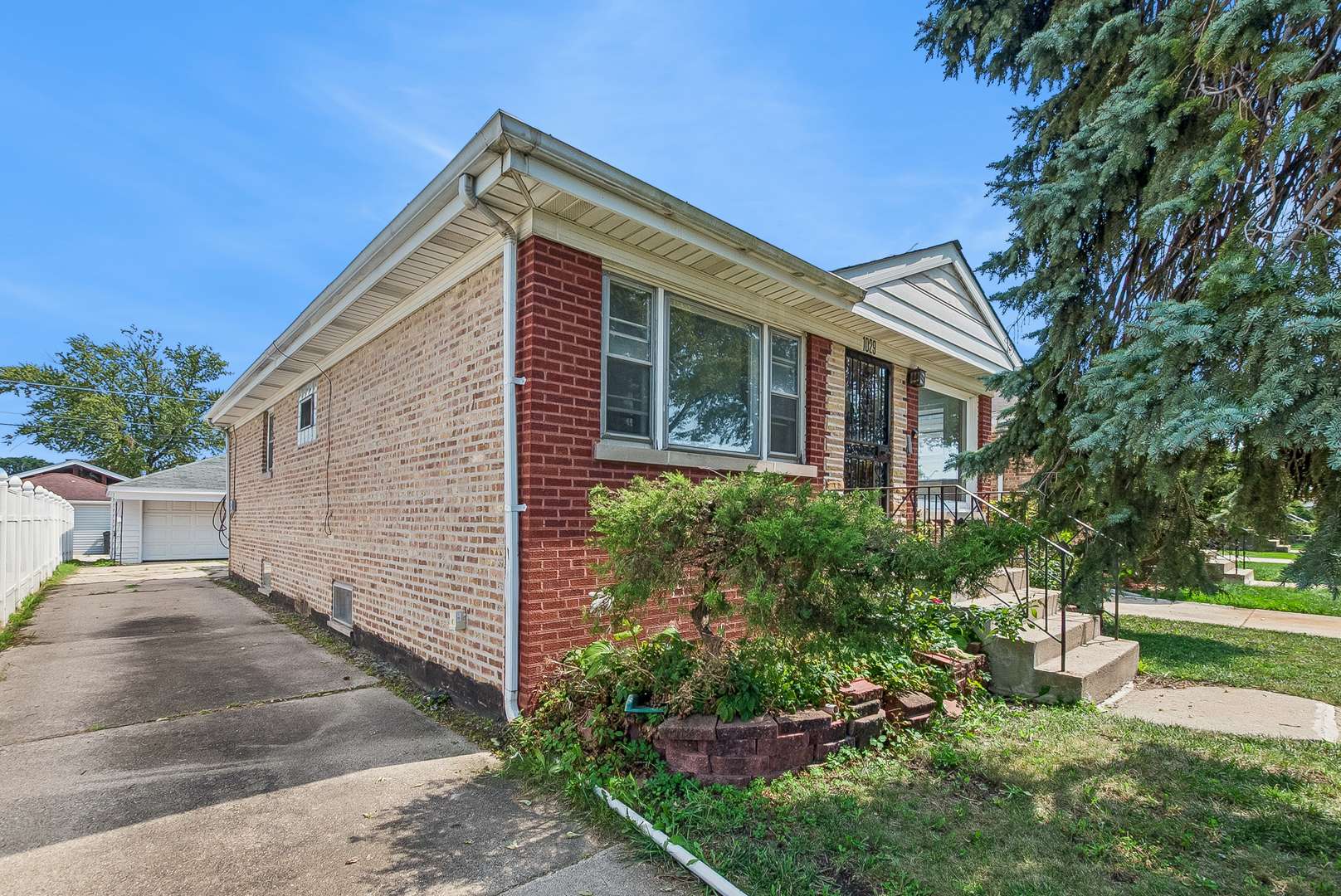 1029 Eastern AVE, Bellwood, IL 60104