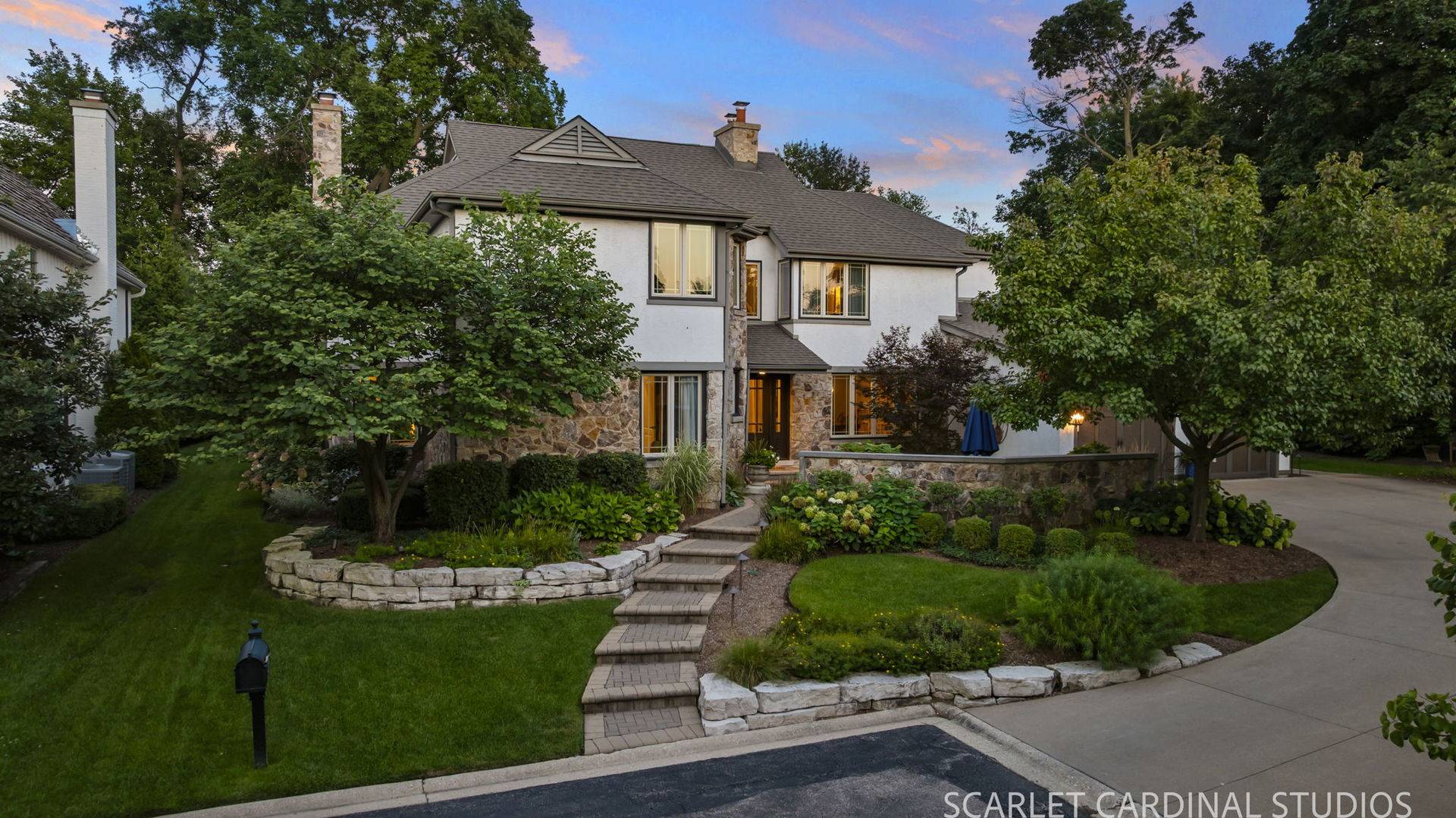 2S037 Country Club LN, Wheaton, IL 60189