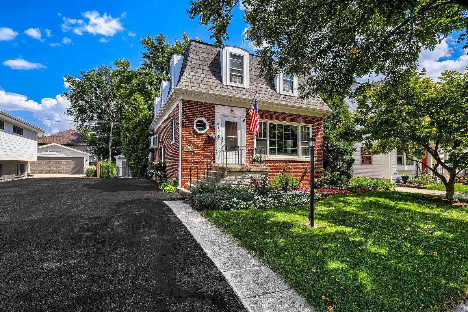 693 S SPRING RD, Elmhurst, IL 60126