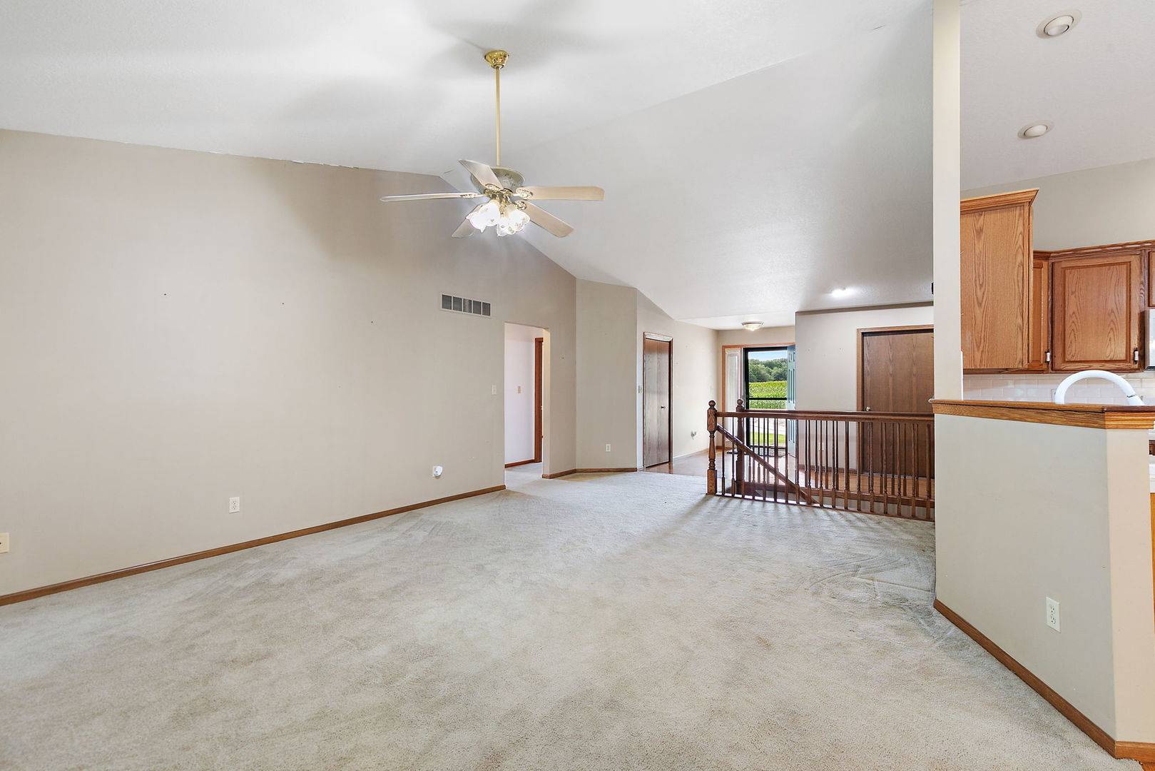 10296 E Kyte RD, Rochelle, IL 61068