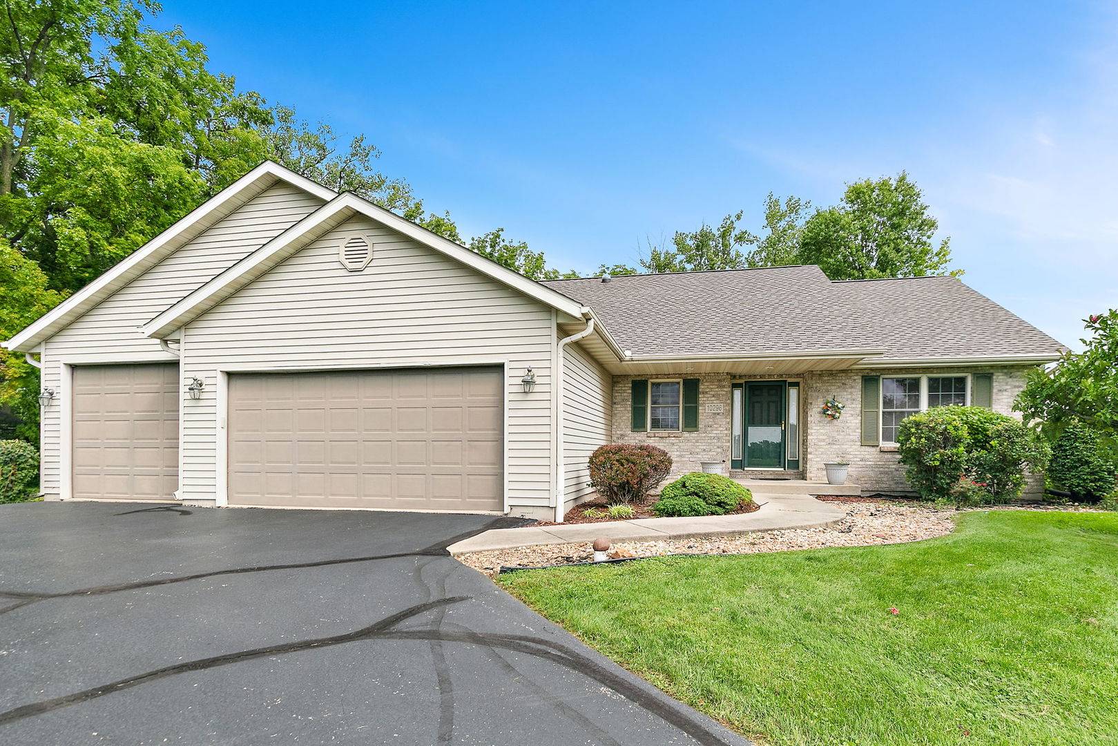 10296 E Kyte RD, Rochelle, IL 61068