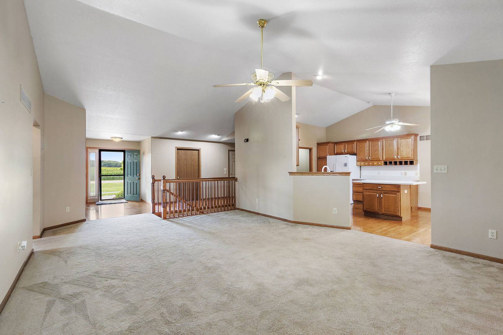 10296 E Kyte RD, Rochelle, IL 61068