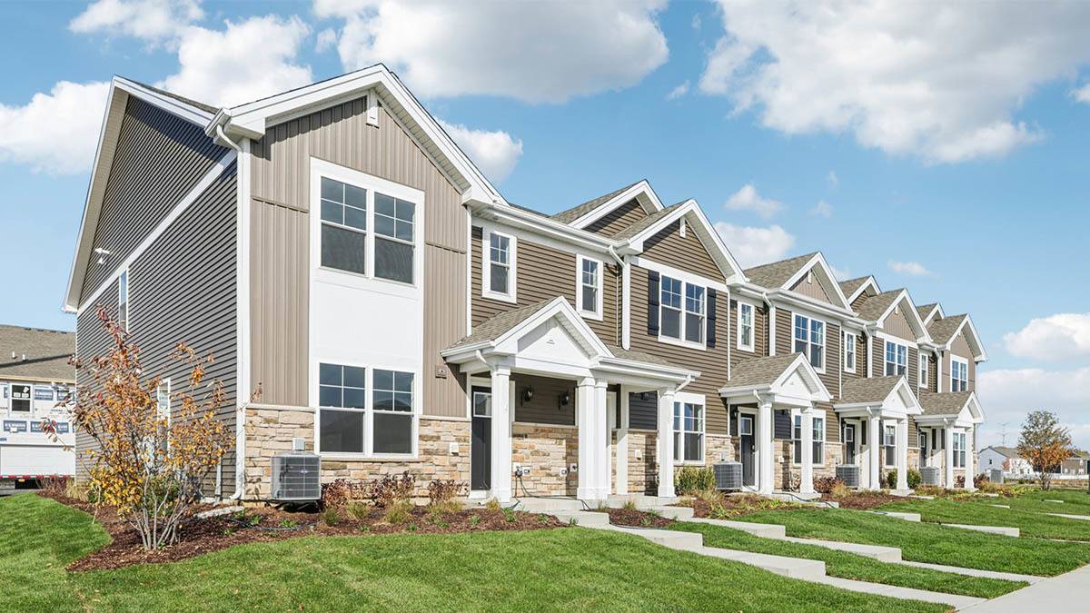 3219 Matlock DR, Yorkville, IL 60560