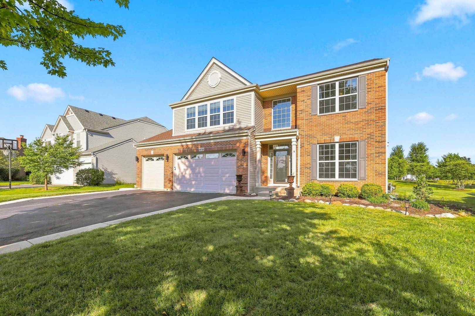 10748 Nantucket LN, Huntley, IL 60142