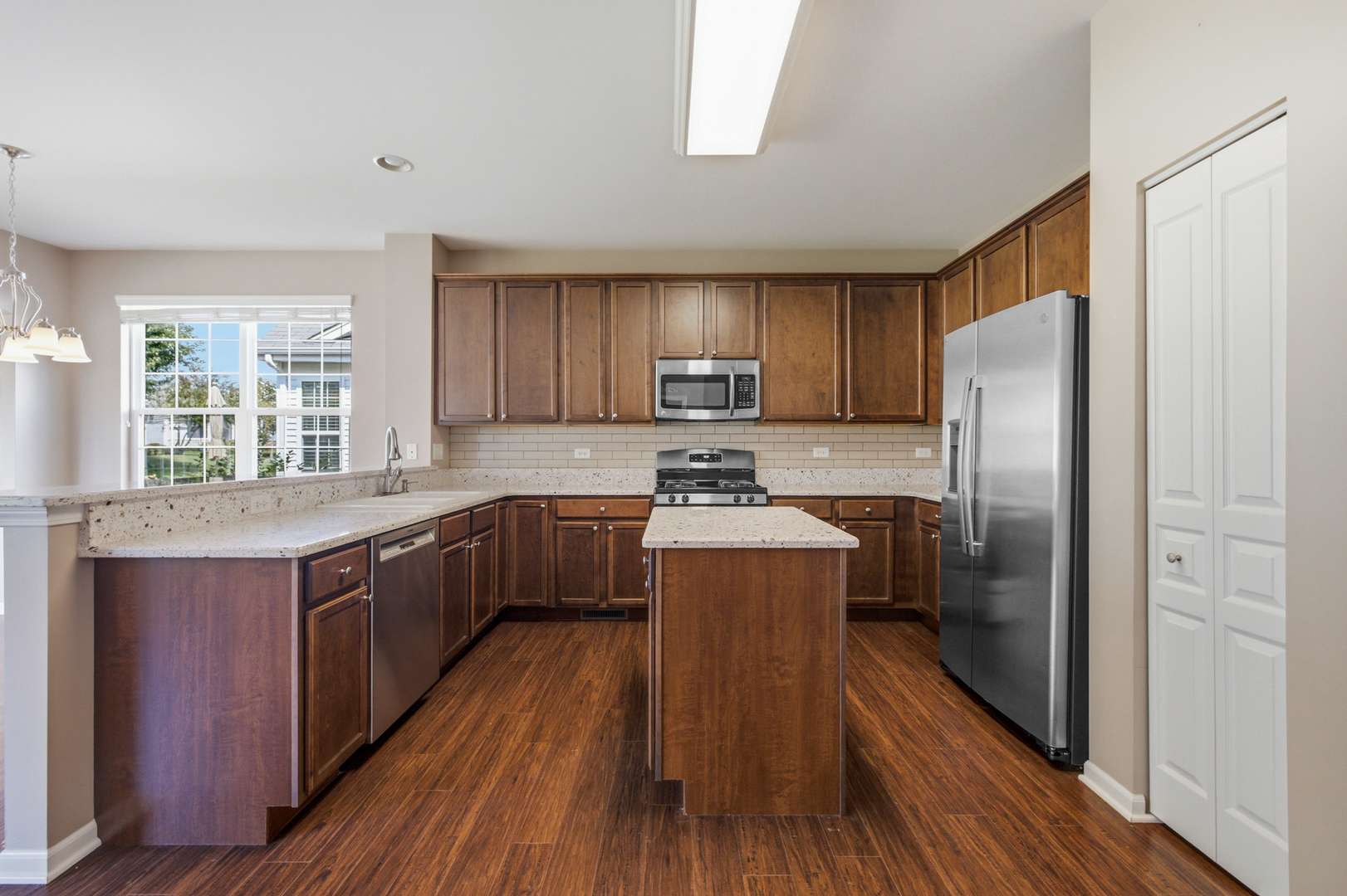 1666 Francis DR, Pingree Grove, IL 60140