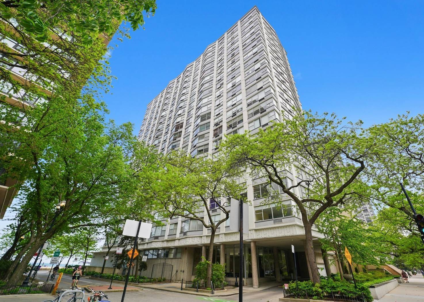 5757 N Sheridan RD #18C, Chicago, IL 60660