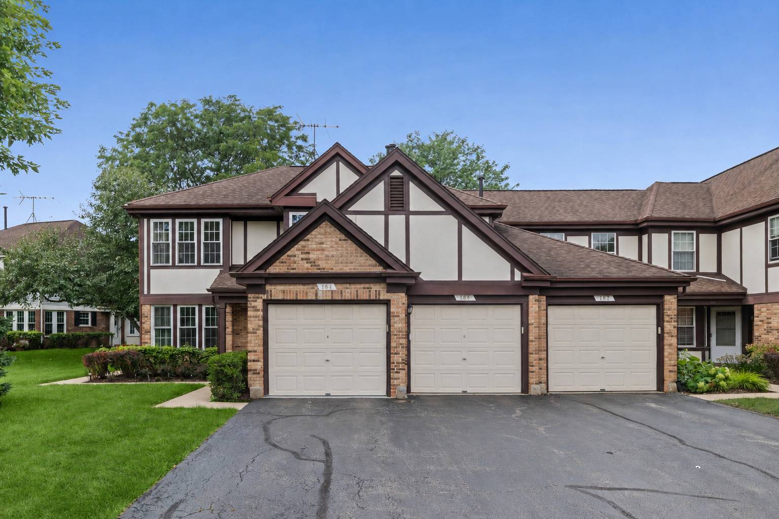 166 White Branch CT, Buffalo Grove, IL 60089