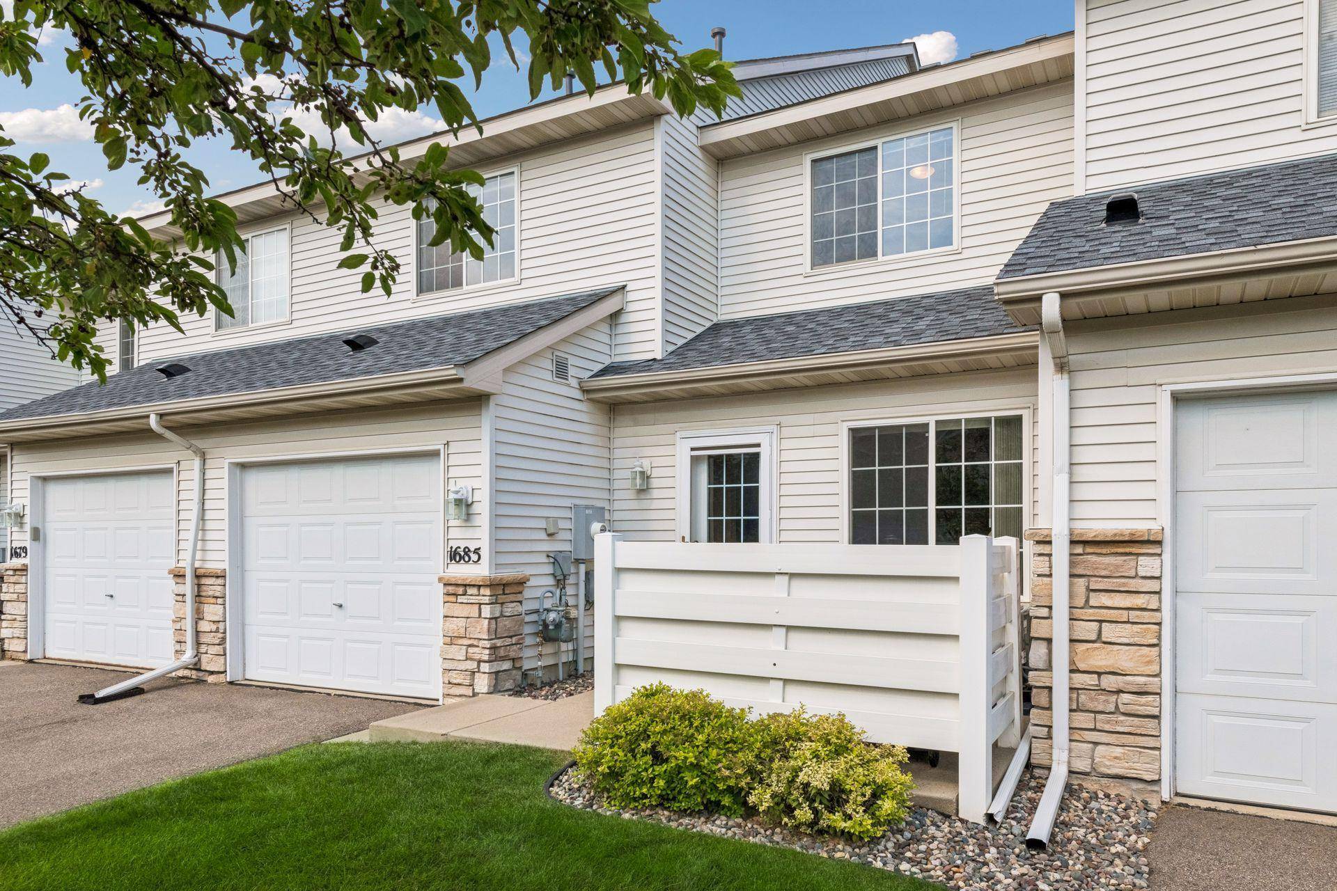 1685 Patriot LN, Waconia, MN 55387