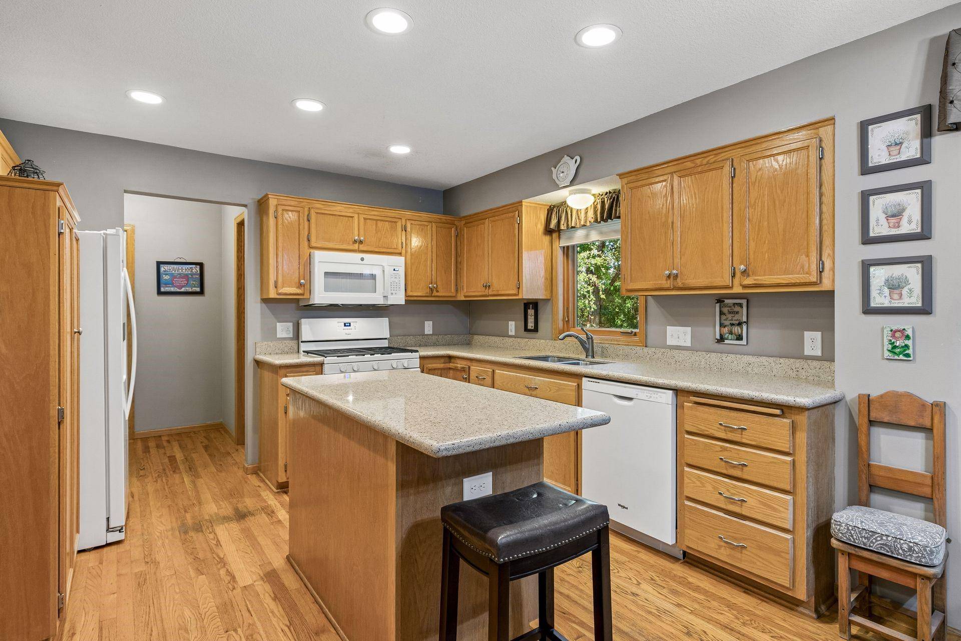 13516 Knox DR, Burnsville, MN 55337