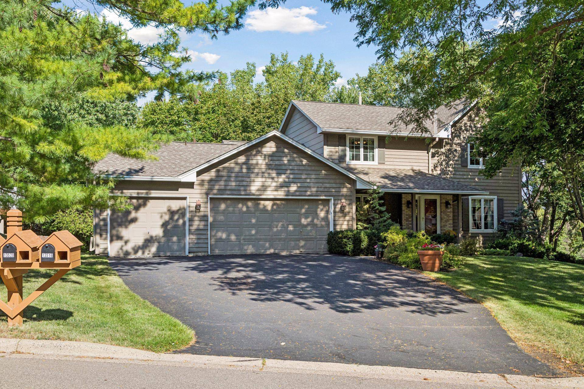 13516 Knox DR, Burnsville, MN 55337