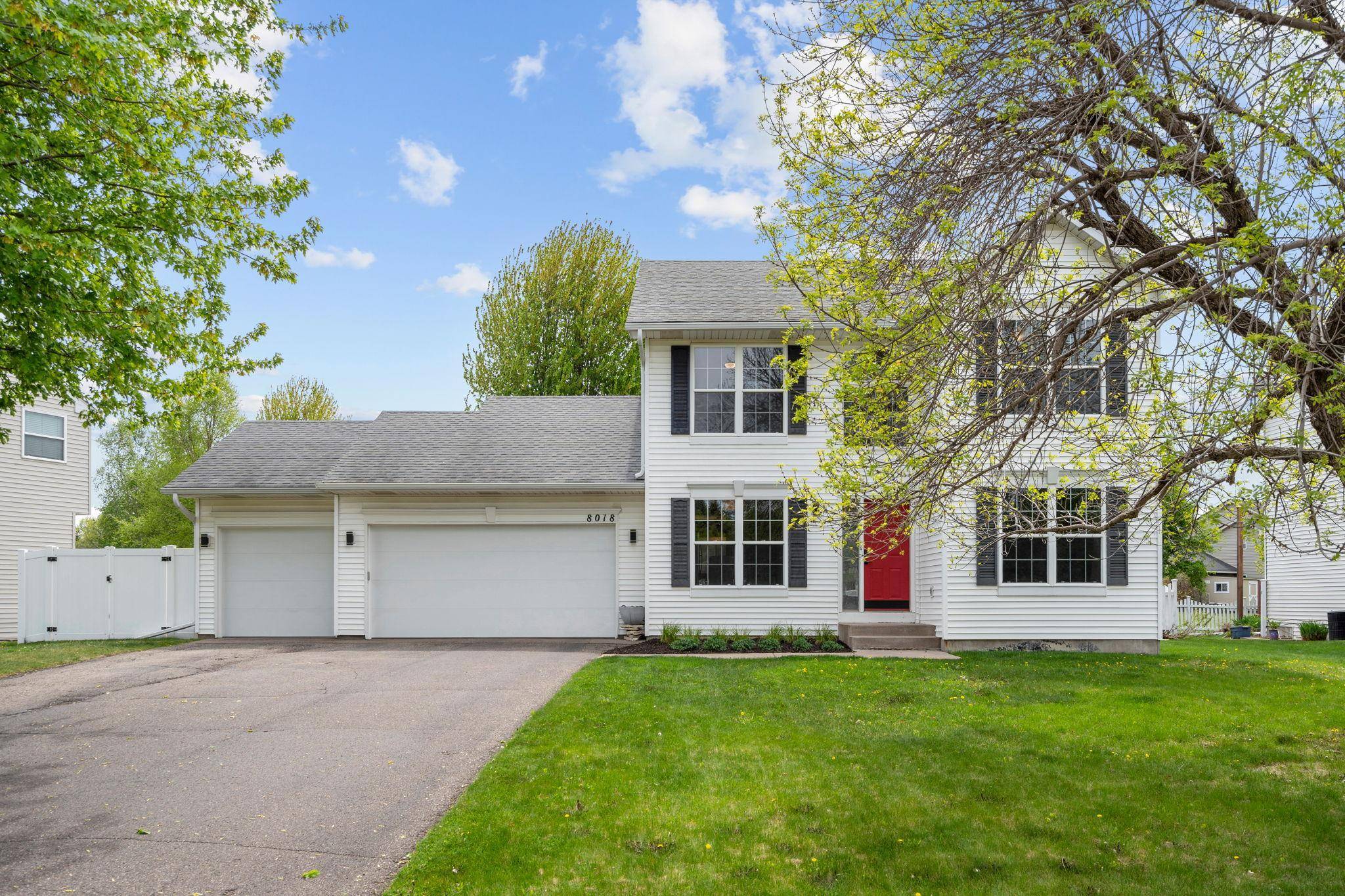 8018 Greenbriar LN, Woodbury, MN 55125