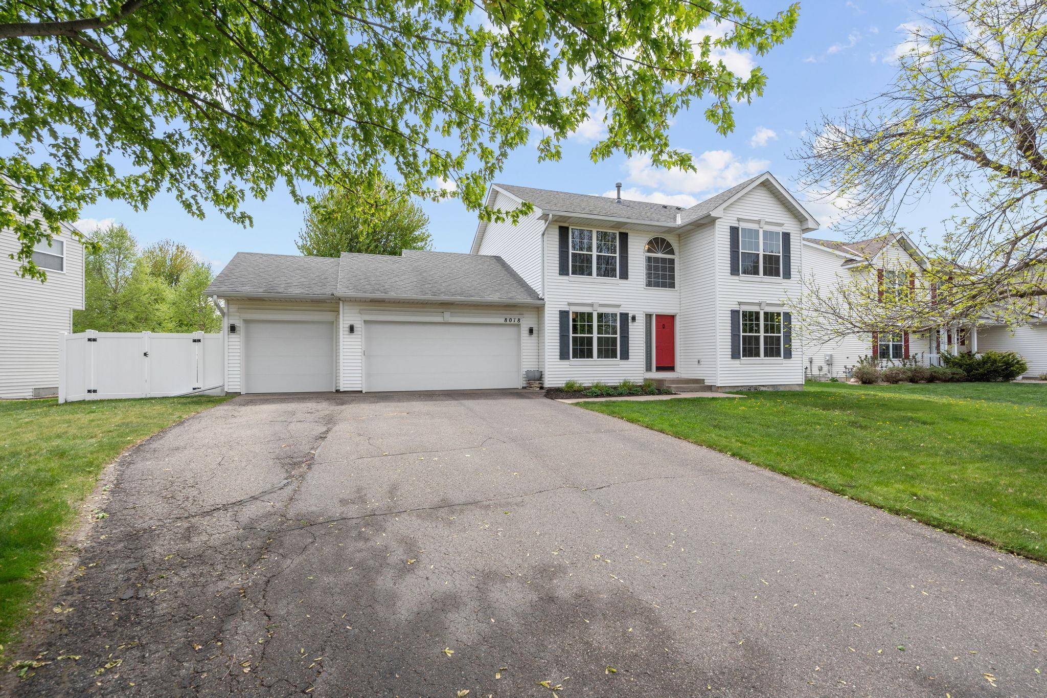 8018 Greenbriar LN, Woodbury, MN 55125