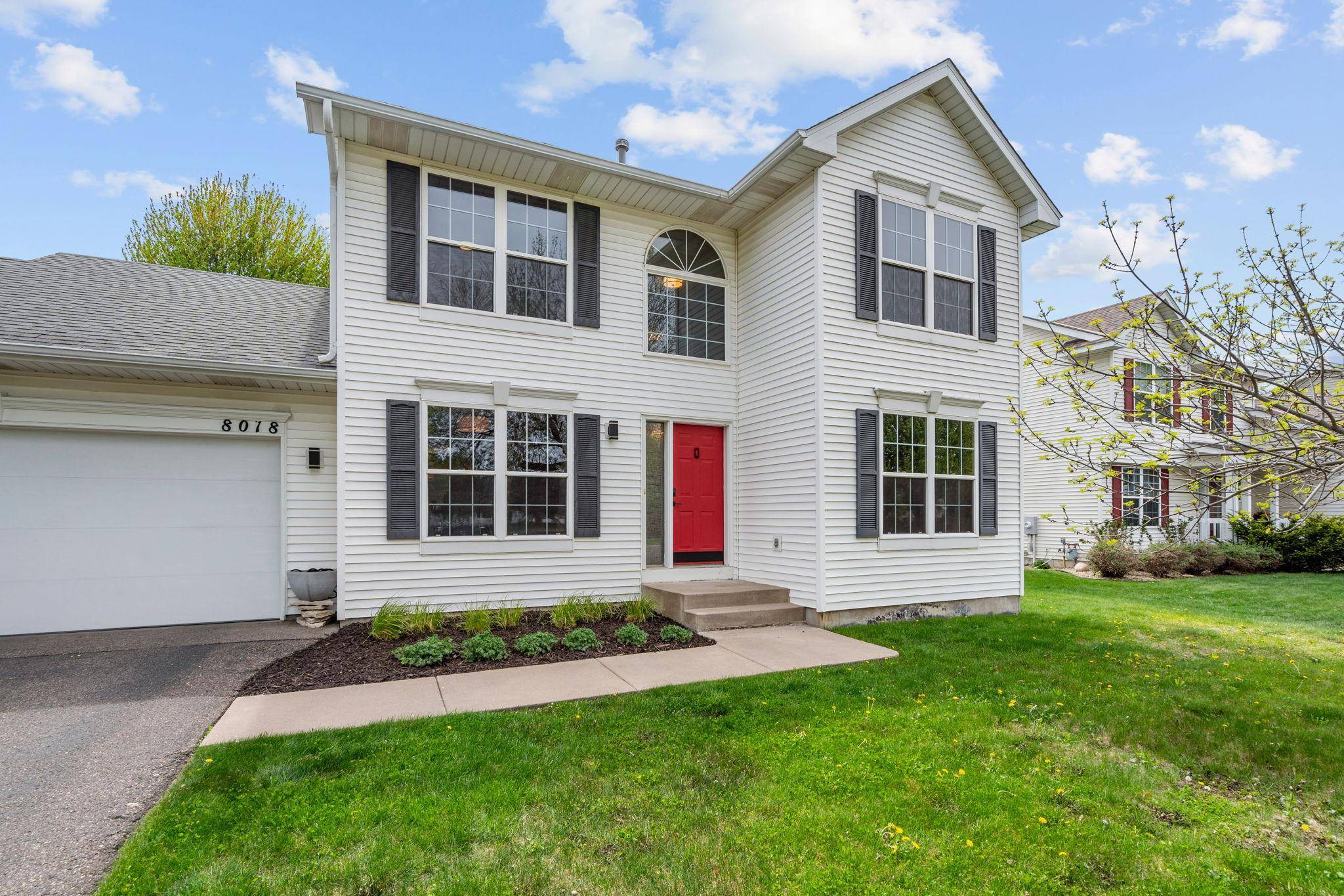 8018 Greenbriar LN, Woodbury, MN 55125