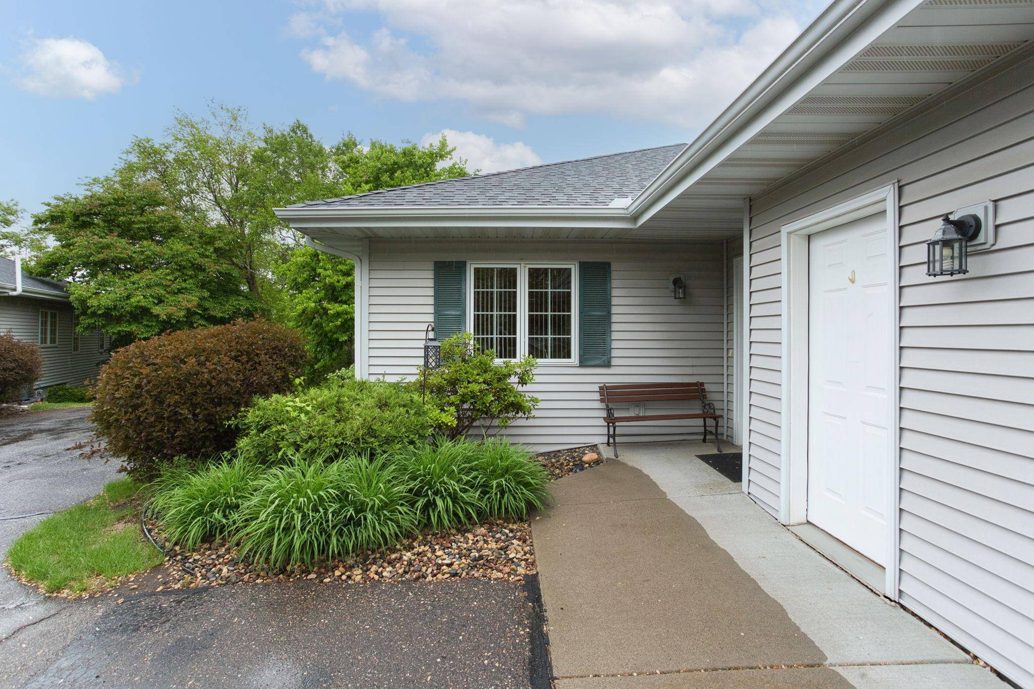 2645 Golf View DR, River Falls, WI 54022