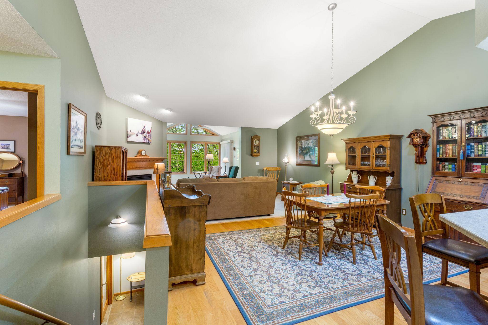 2645 Golf View DR, River Falls, WI 54022