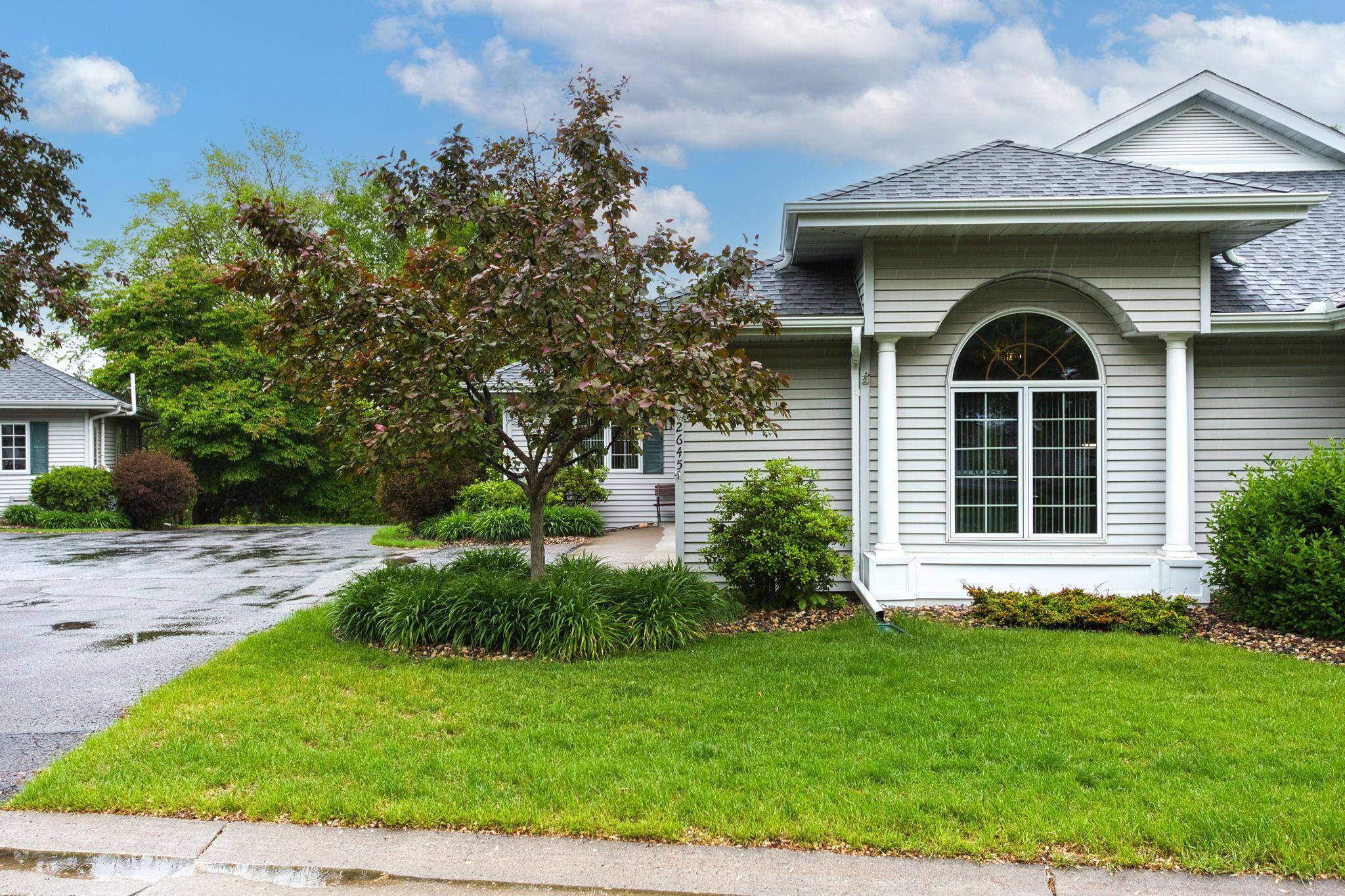 2645 Golf View DR, River Falls, WI 54022
