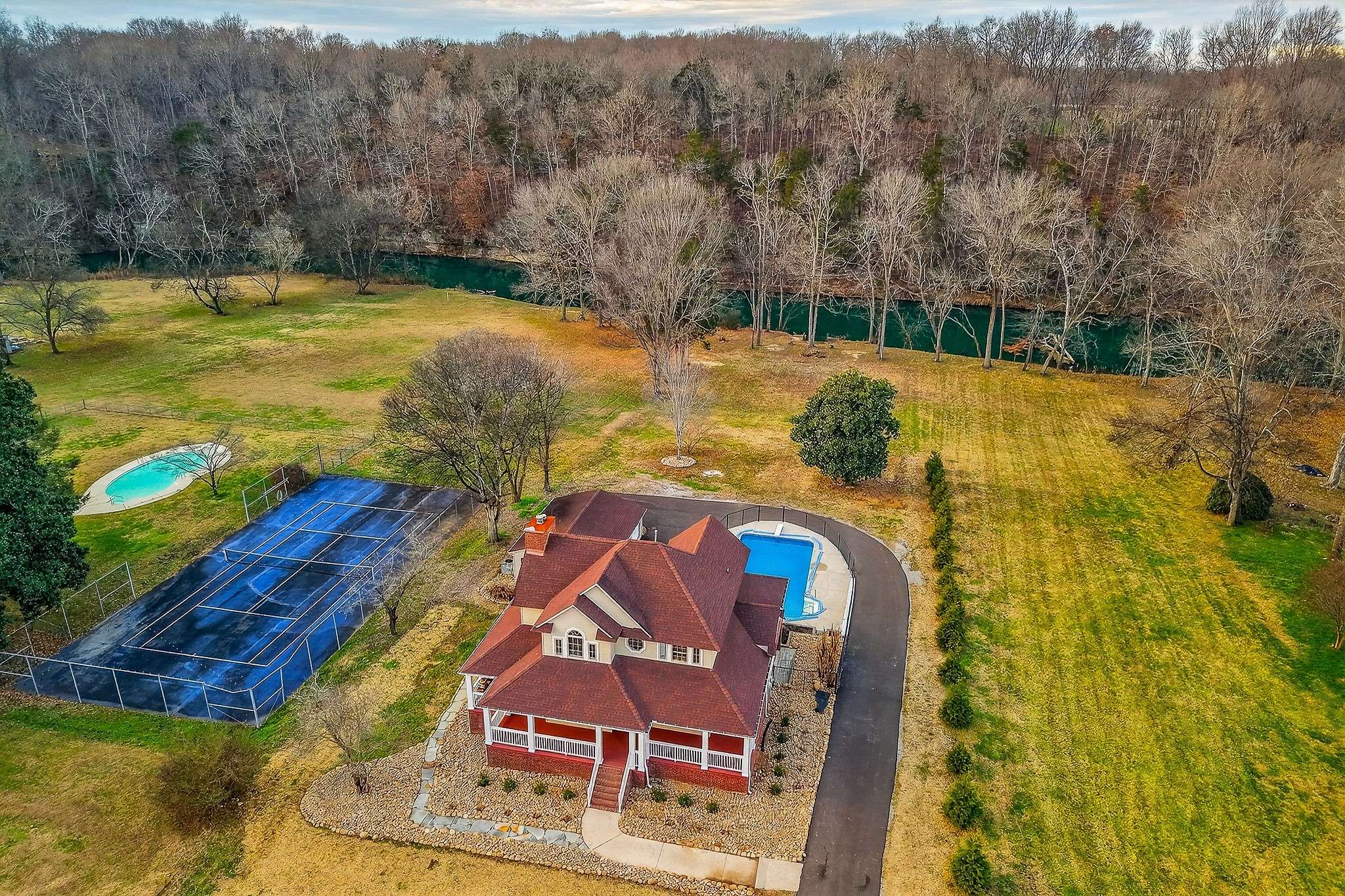 962 Indian Mound Dr, Mcminnville, TN 37110