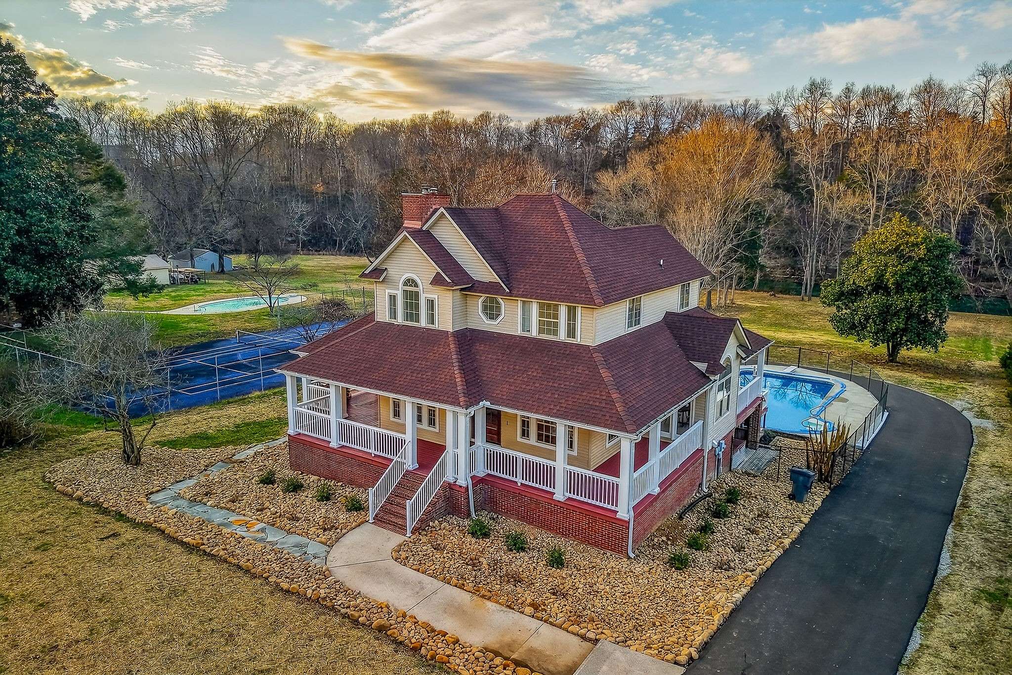 962 Indian Mound Dr, Mcminnville, TN 37110
