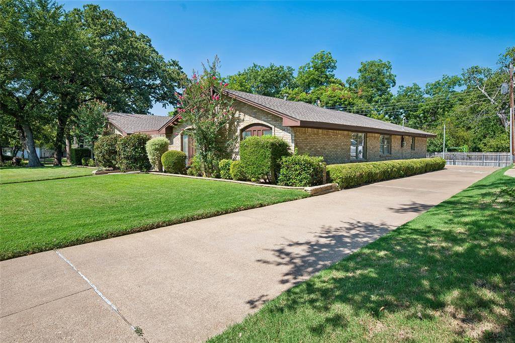 1204 Springwood Court, Euless, TX 76040