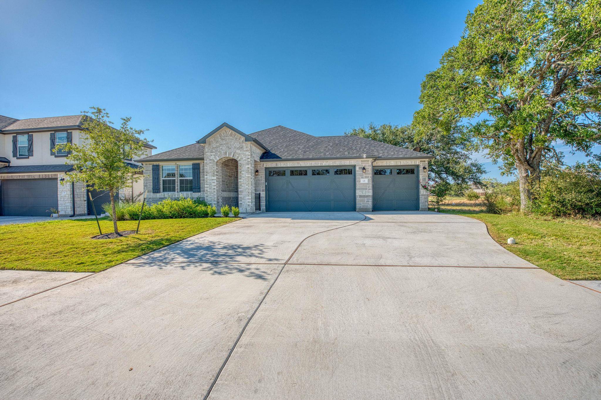 121 Plumbago LN, Marble Falls, TX 78654