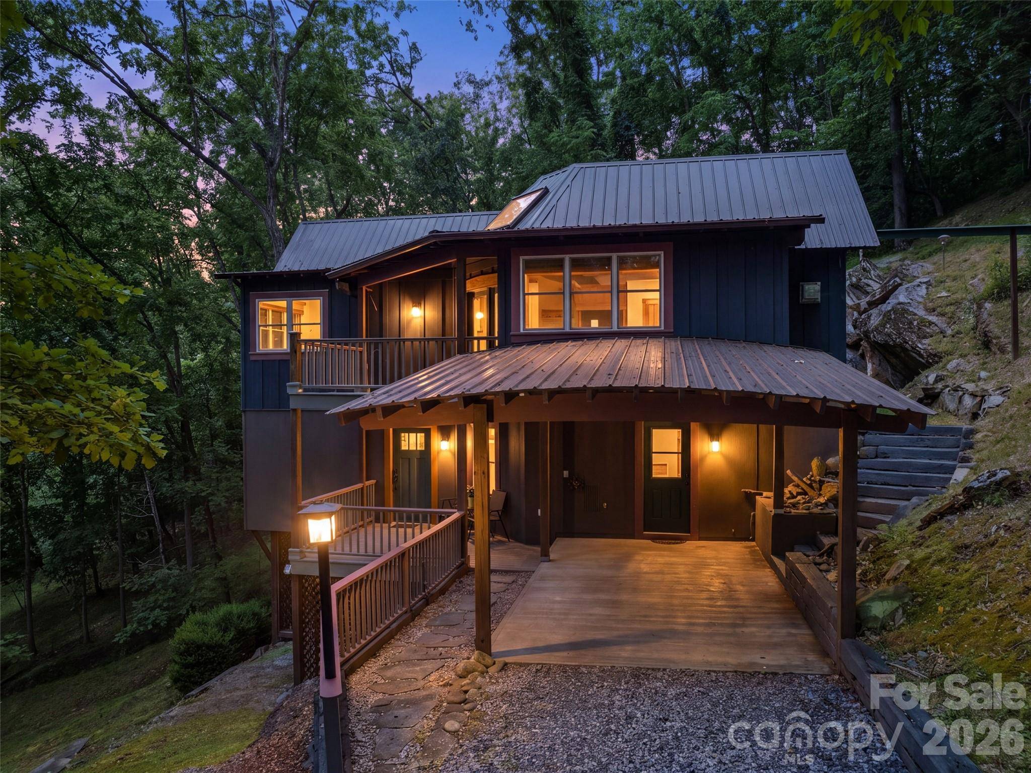145 Hiaway TRL, Clyde, NC 28721
