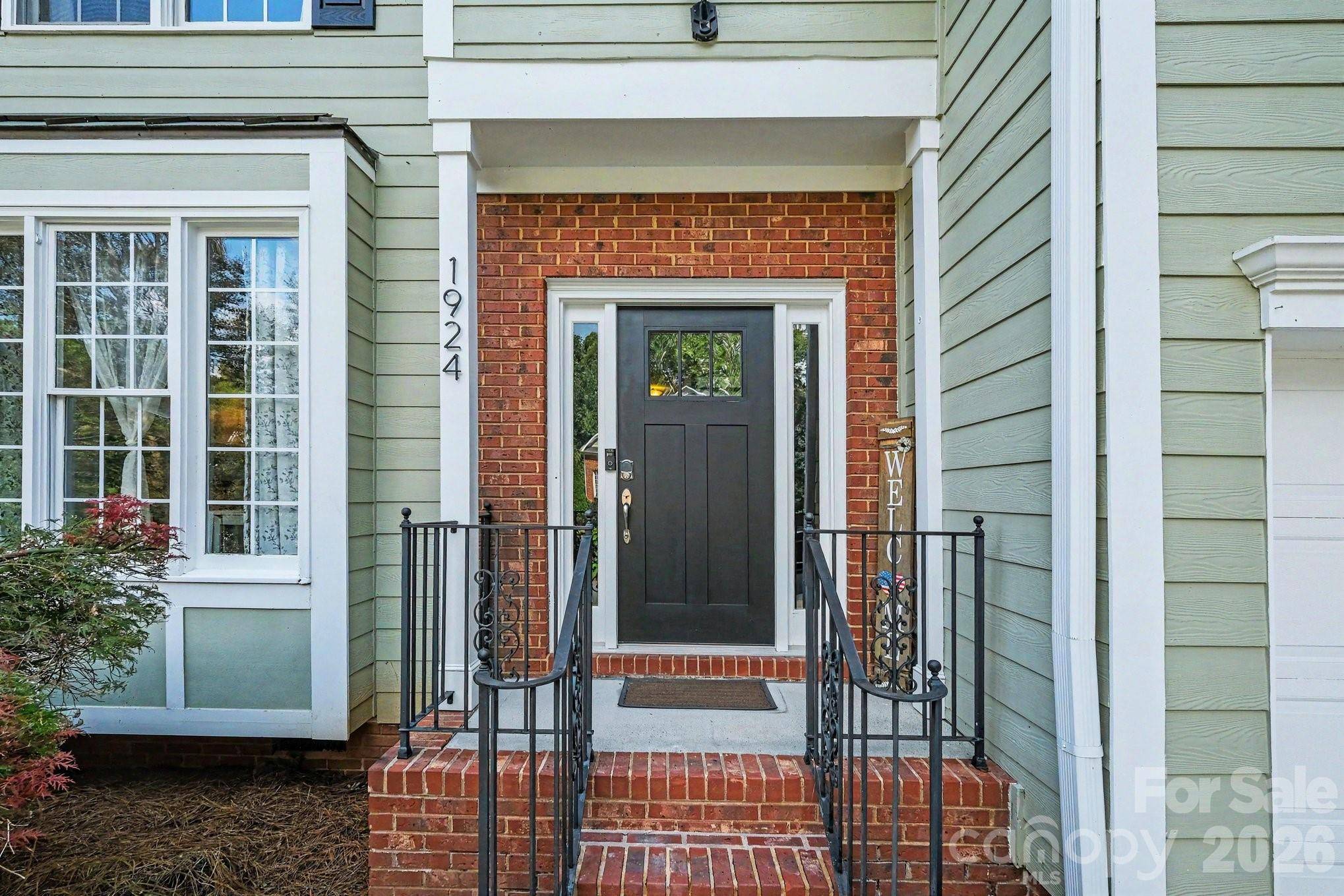 1924 DeArmon DR, Charlotte, NC 28205