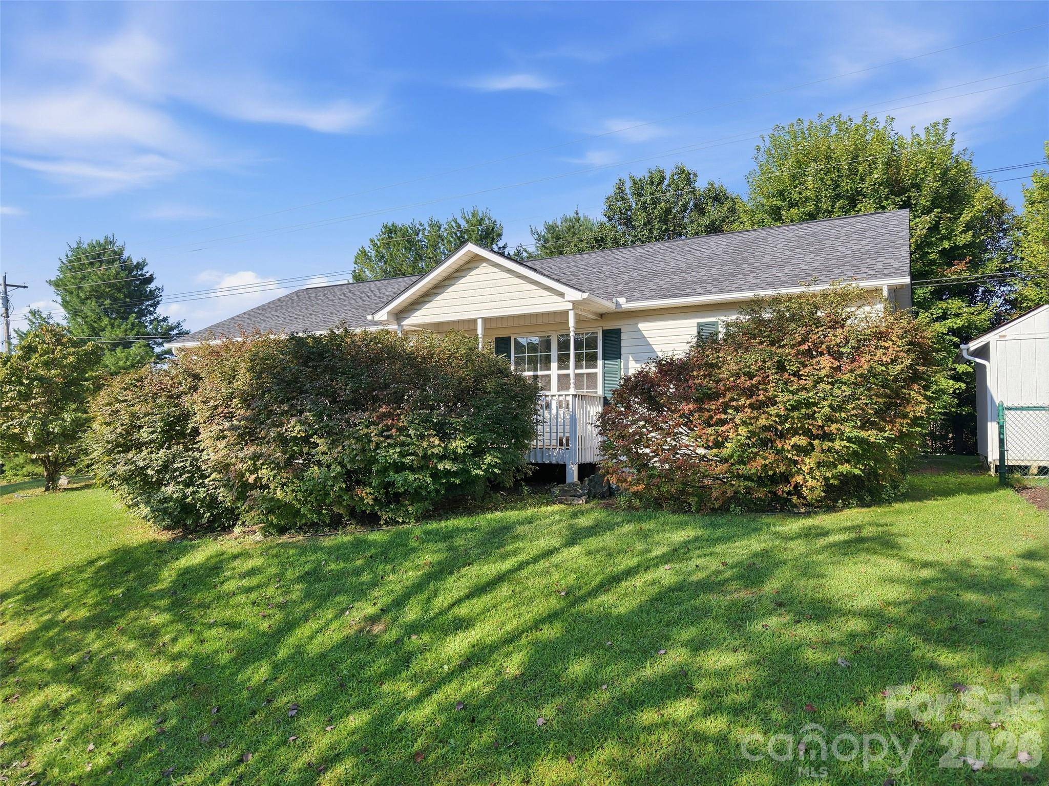 11 Brant LN, Weaverville, NC 28787