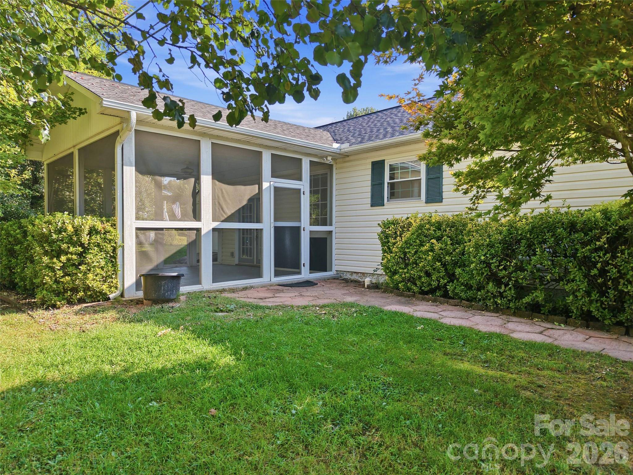 11 Brant LN, Weaverville, NC 28787