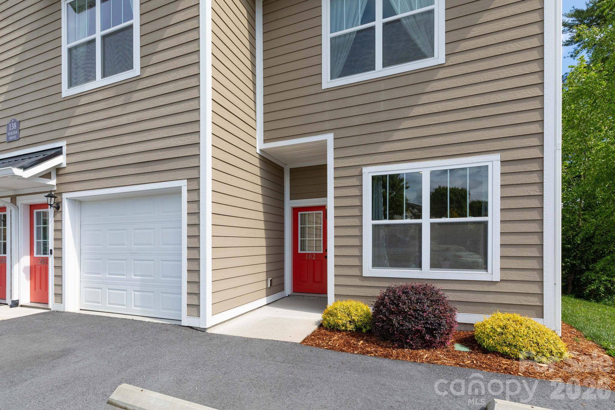 138 Foxden DR #102, Fletcher, NC 28732